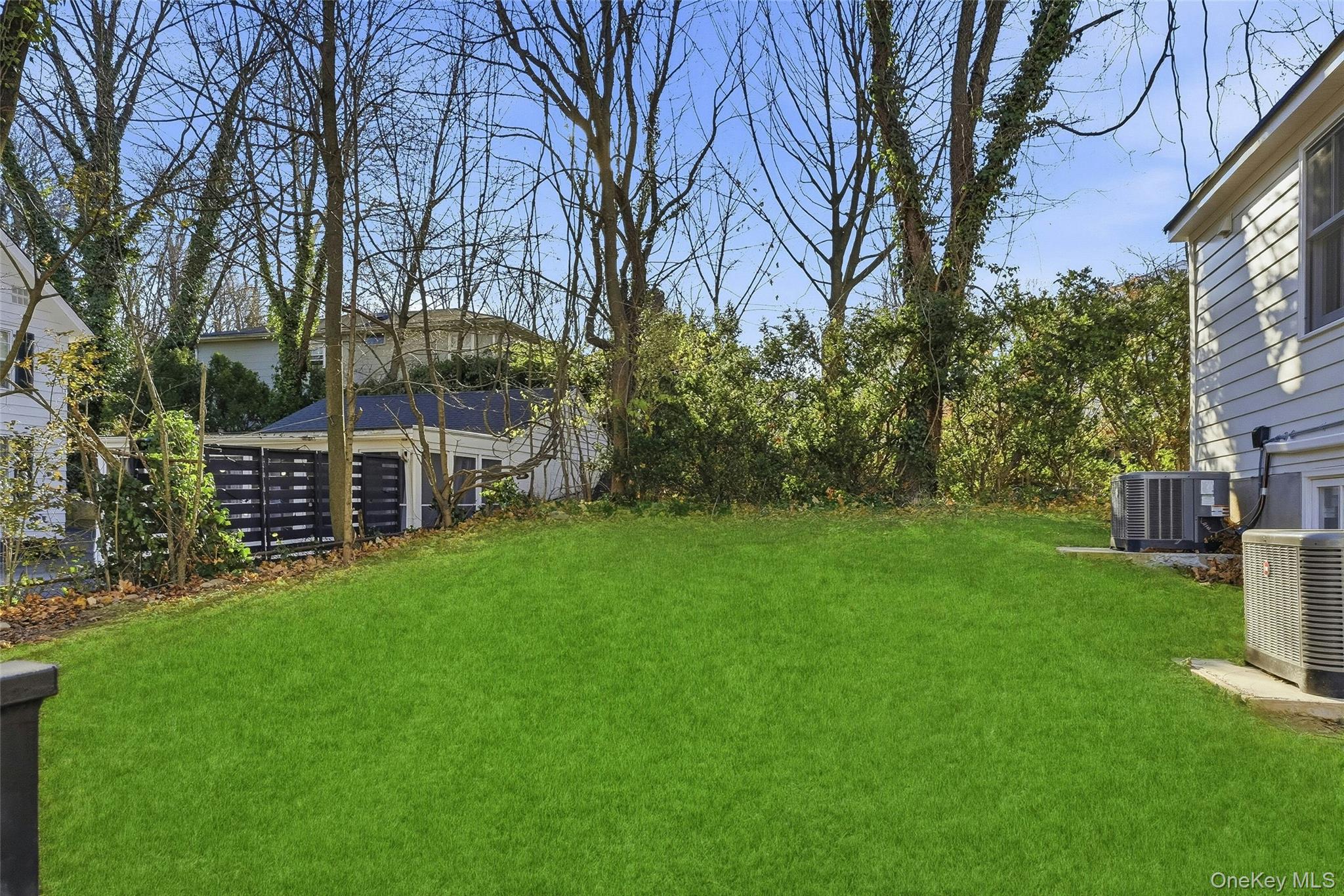 17 Tatterson Street, Roslyn, NY 11576