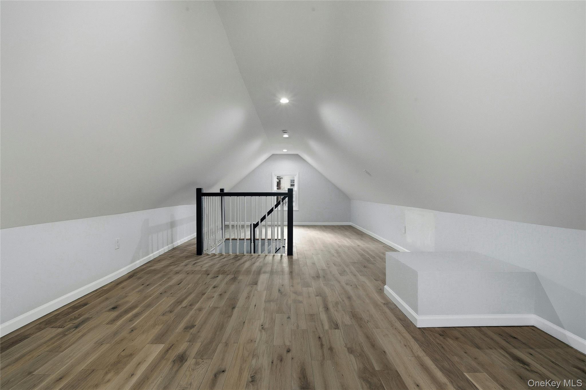 17 Tatterson Street, Roslyn, NY 11576