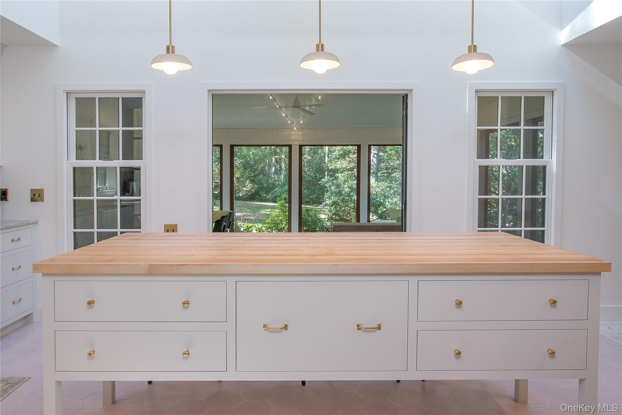 210 Robinson Lane, Peconic, NY 11958