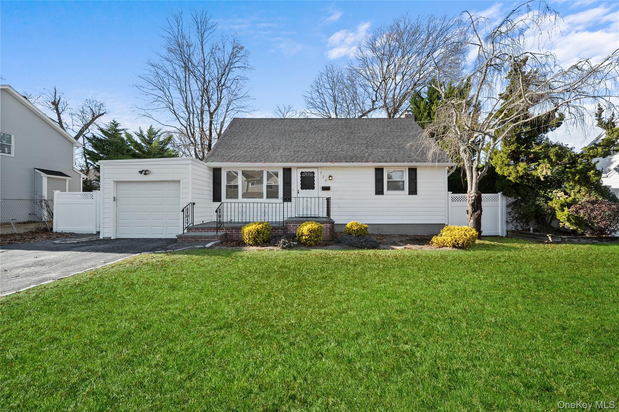 120 Broadway, Massapequa Park, NY 11762