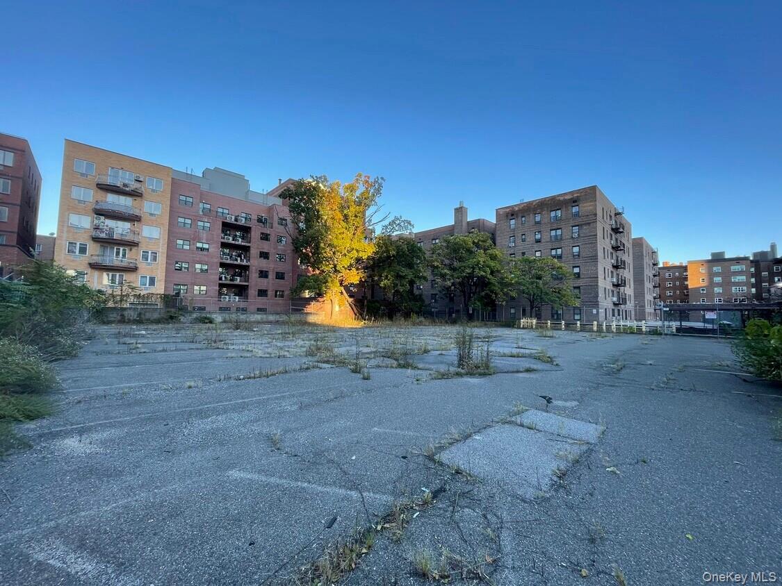 44-15 Kissena Blvd, Flushing, NY 11355