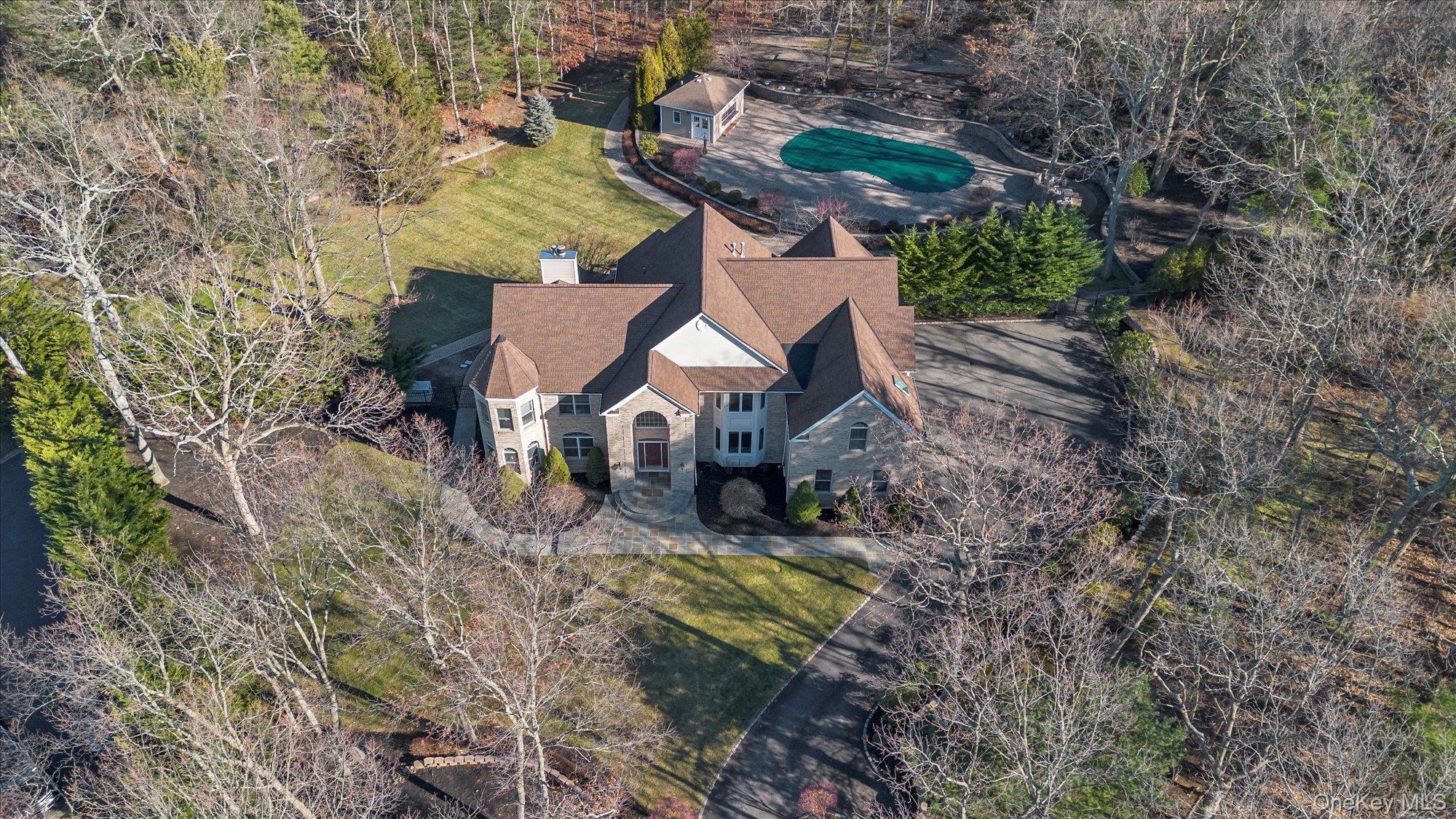 7 Pitch Pine Court, Northport, NY 11768