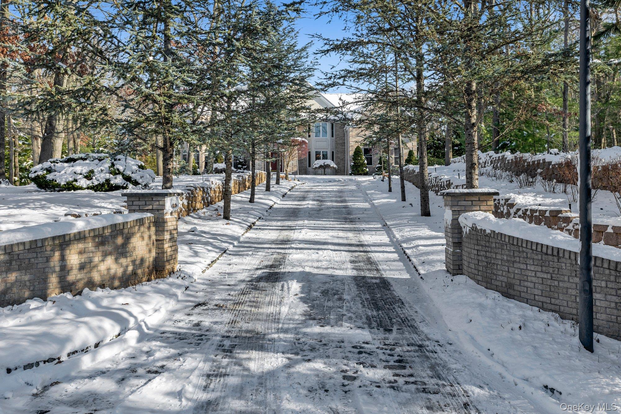 7 Pitch Pine Court, Northport, NY 11768