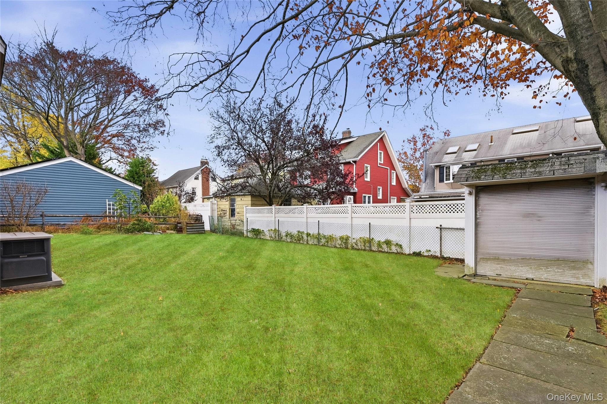 11 Washington Place, Port Washington, NY 11050