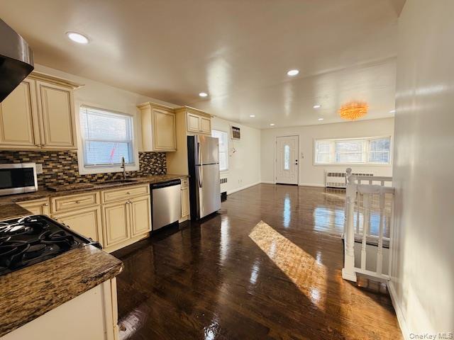 9 Ferndale Drive, Hicksville, NY 11801