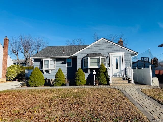 9 Ferndale Drive, Hicksville, NY 11801