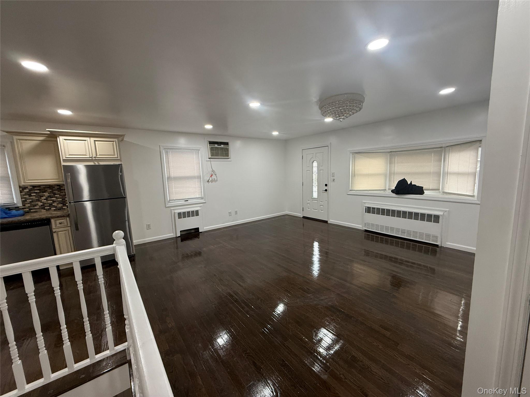 9 Ferndale Drive, Hicksville, NY 11801