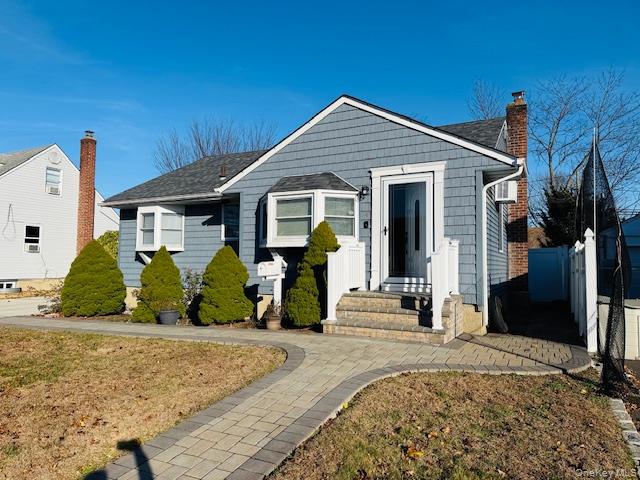 9 Ferndale Drive, Hicksville, NY 11801