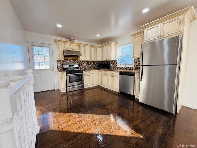 9 Ferndale Drive, Hicksville, NY 11801