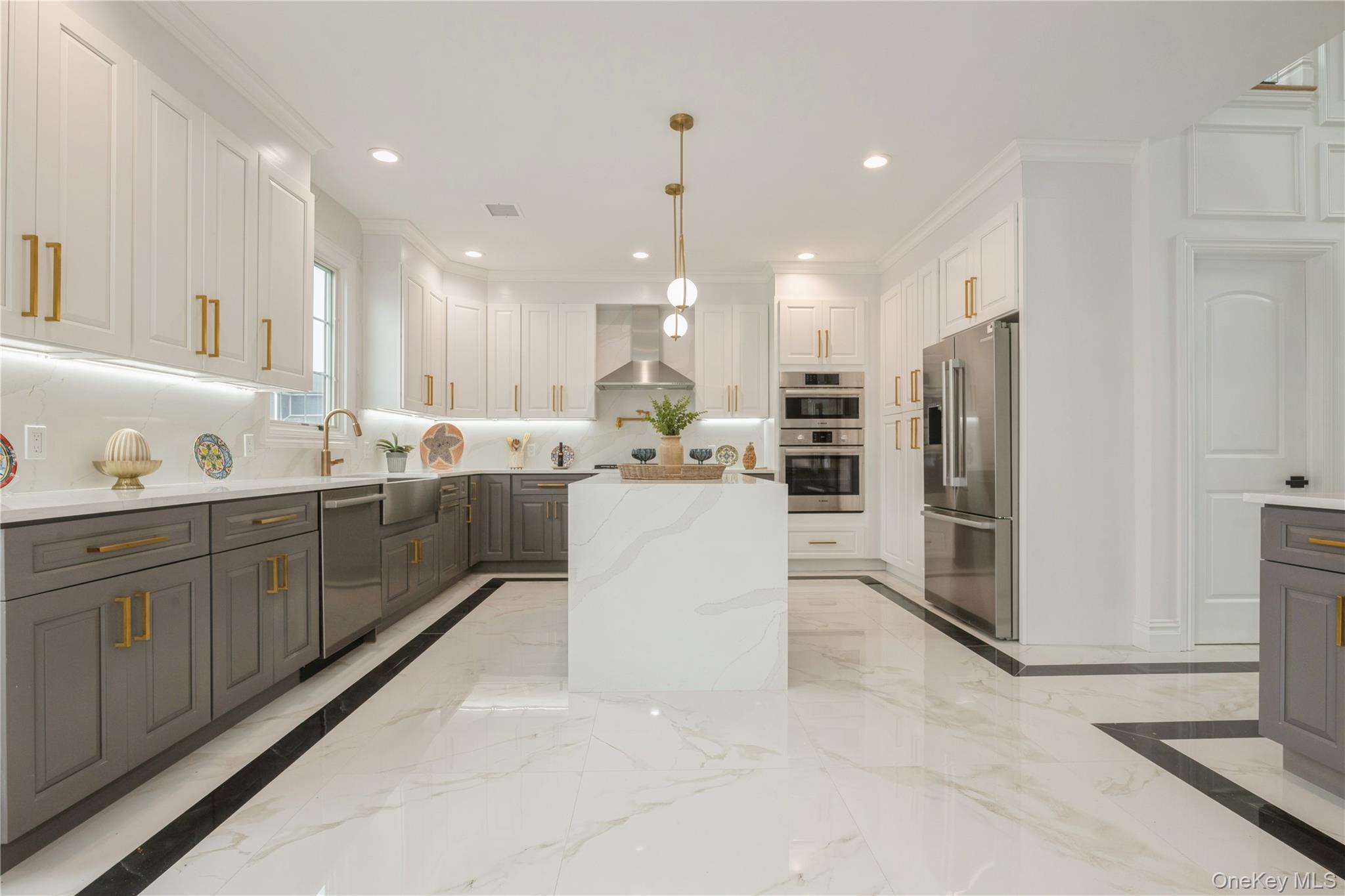 17 East Avenue, Hicksville, NY 11801