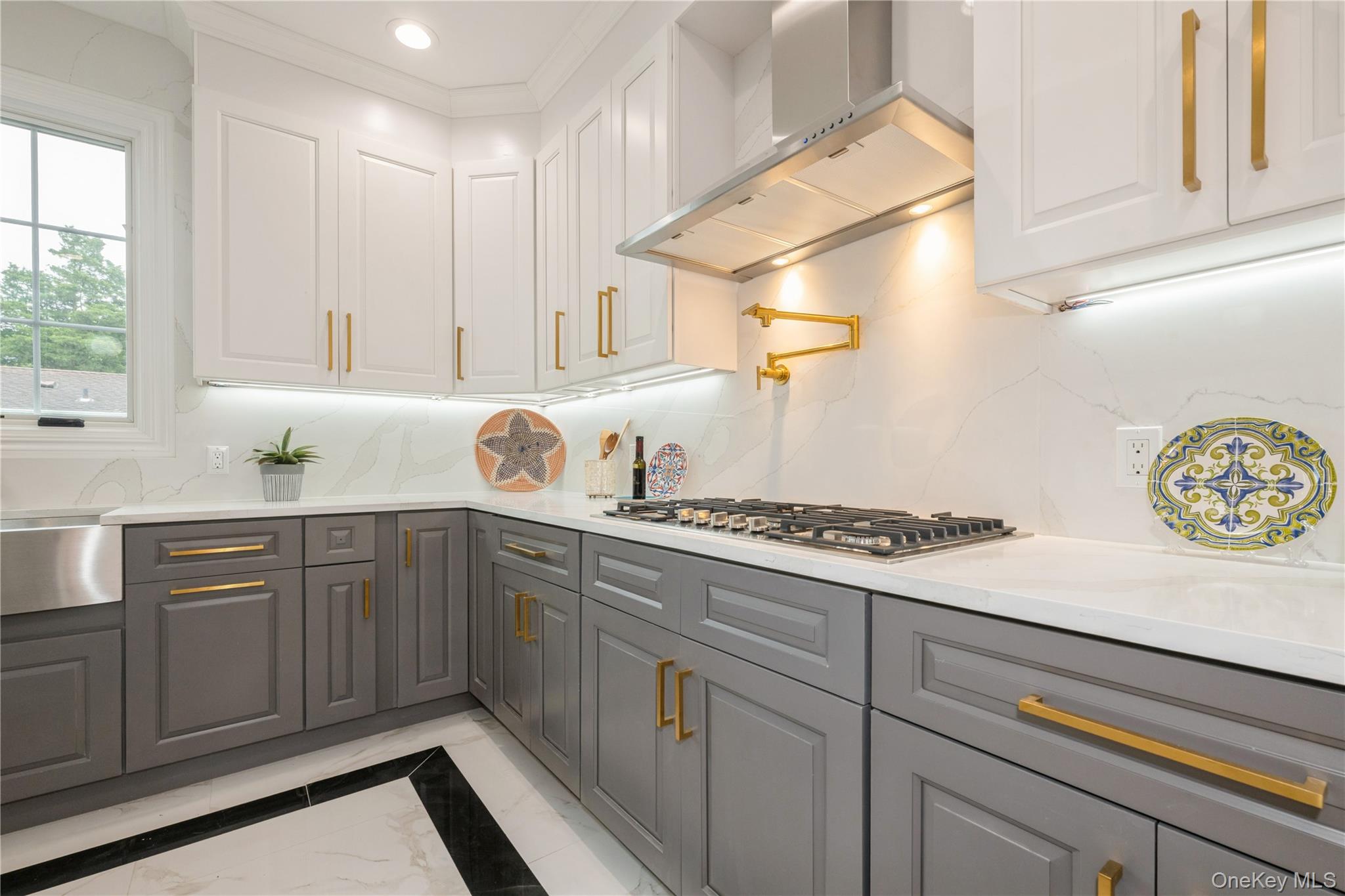 17 East Avenue, Hicksville, NY 11801