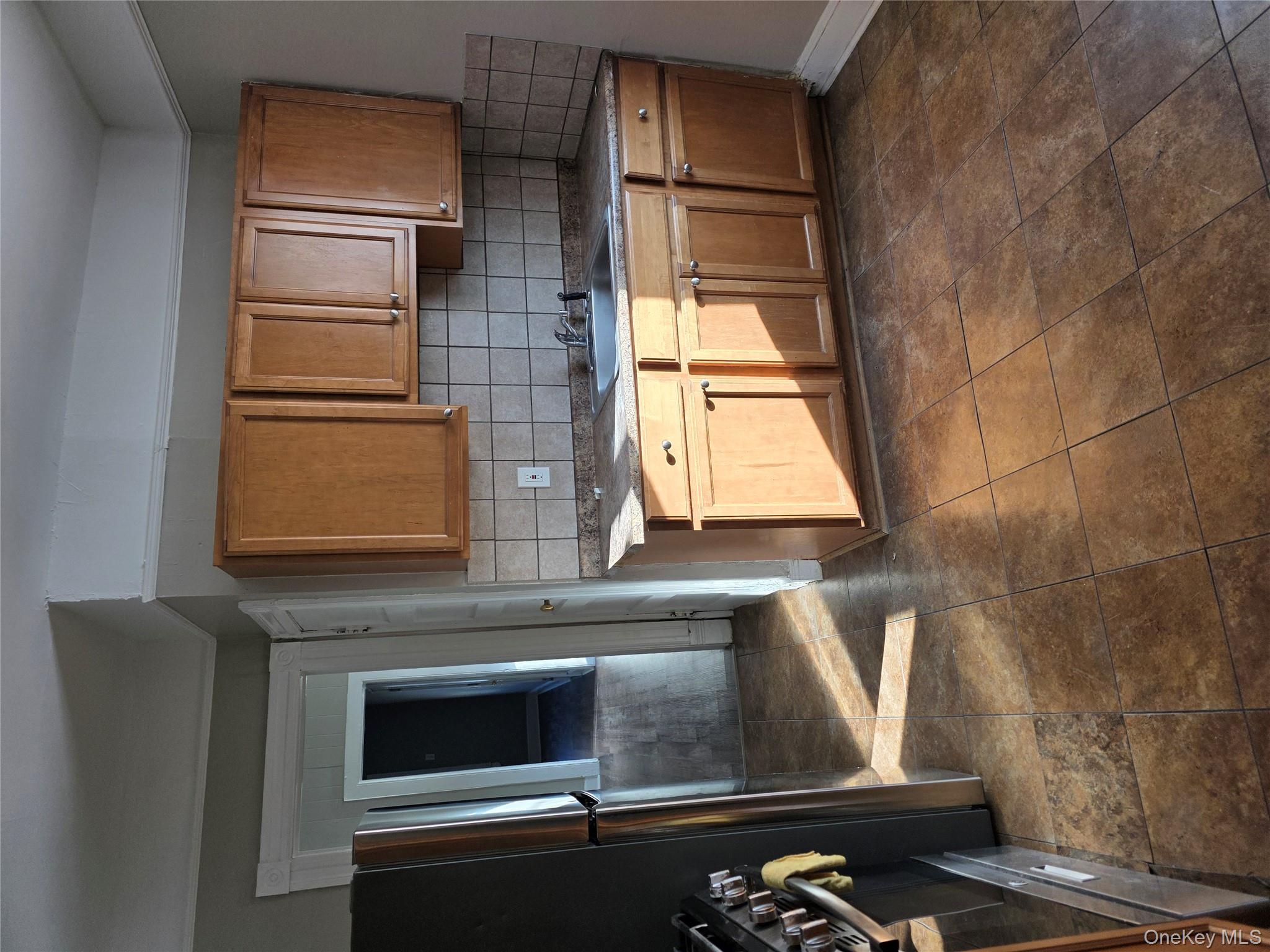 18 Davis Street, Poughkeepsie, NY 12601