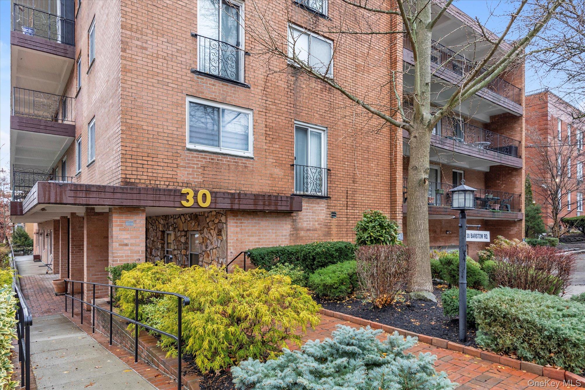 30 Barstow Road # 3A, Great Neck, NY 11021