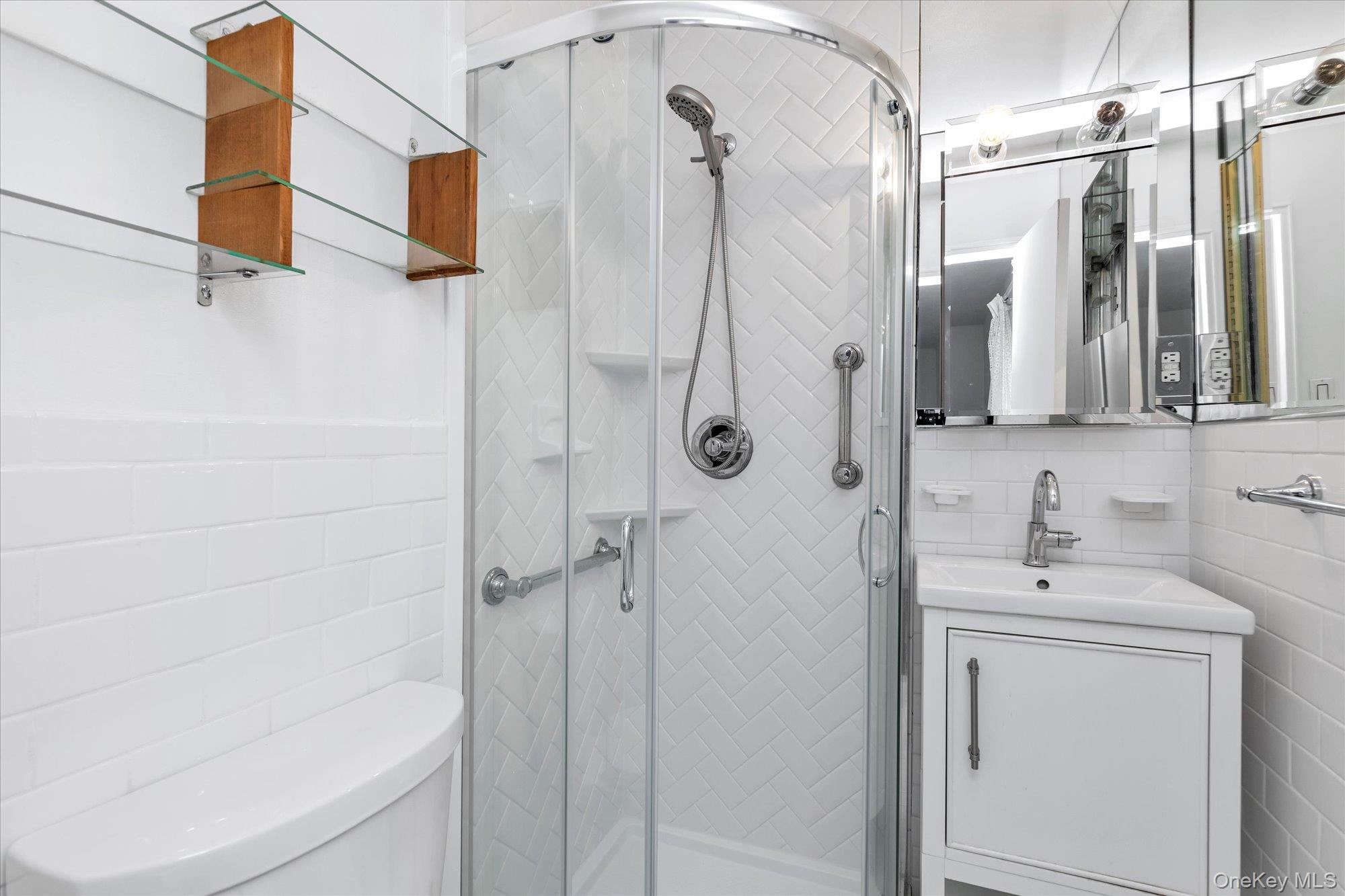 30 Barstow Road # 3A, Great Neck, NY 11021