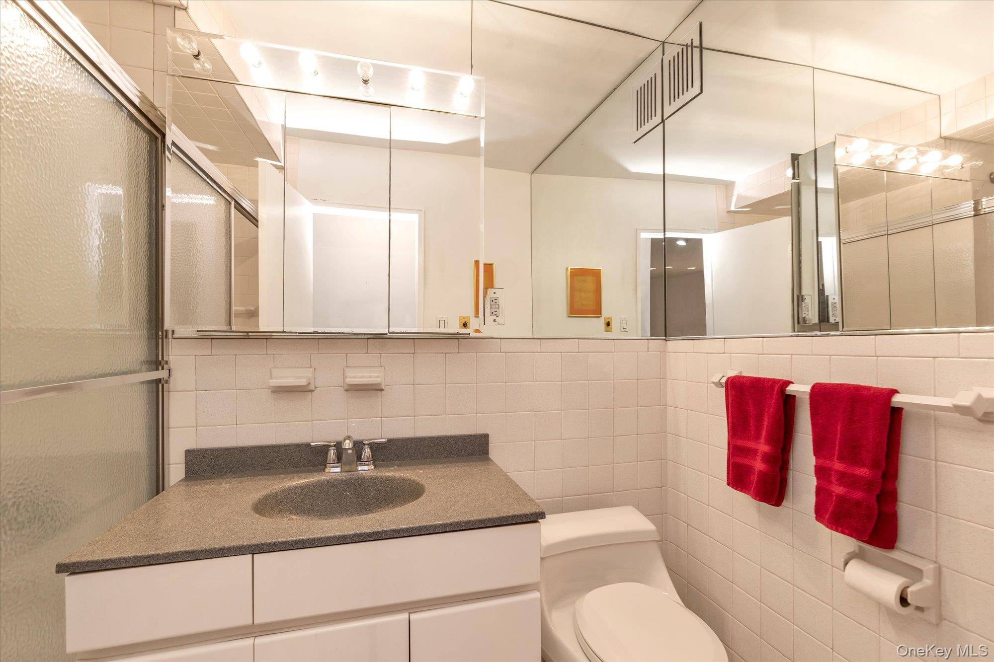 30 Barstow Road # 3A, Great Neck, NY 11021