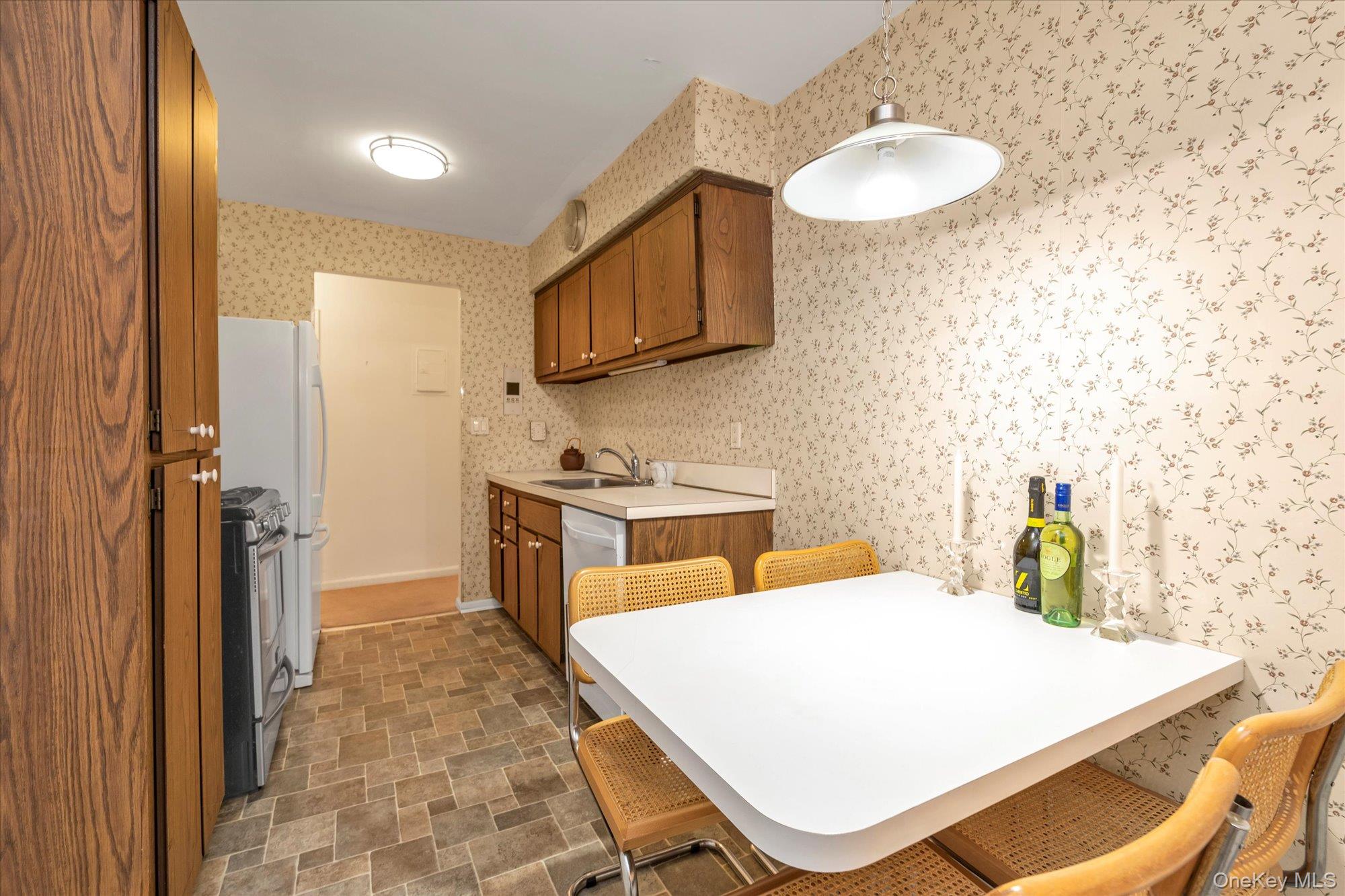 30 Barstow Road # 3A, Great Neck, NY 11021