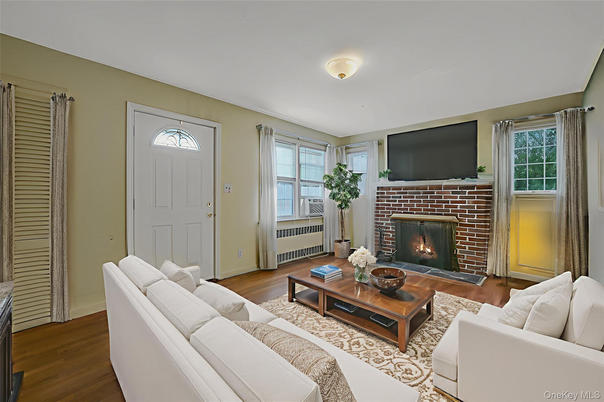 11 Doxsee Place, Islip, NY 11751