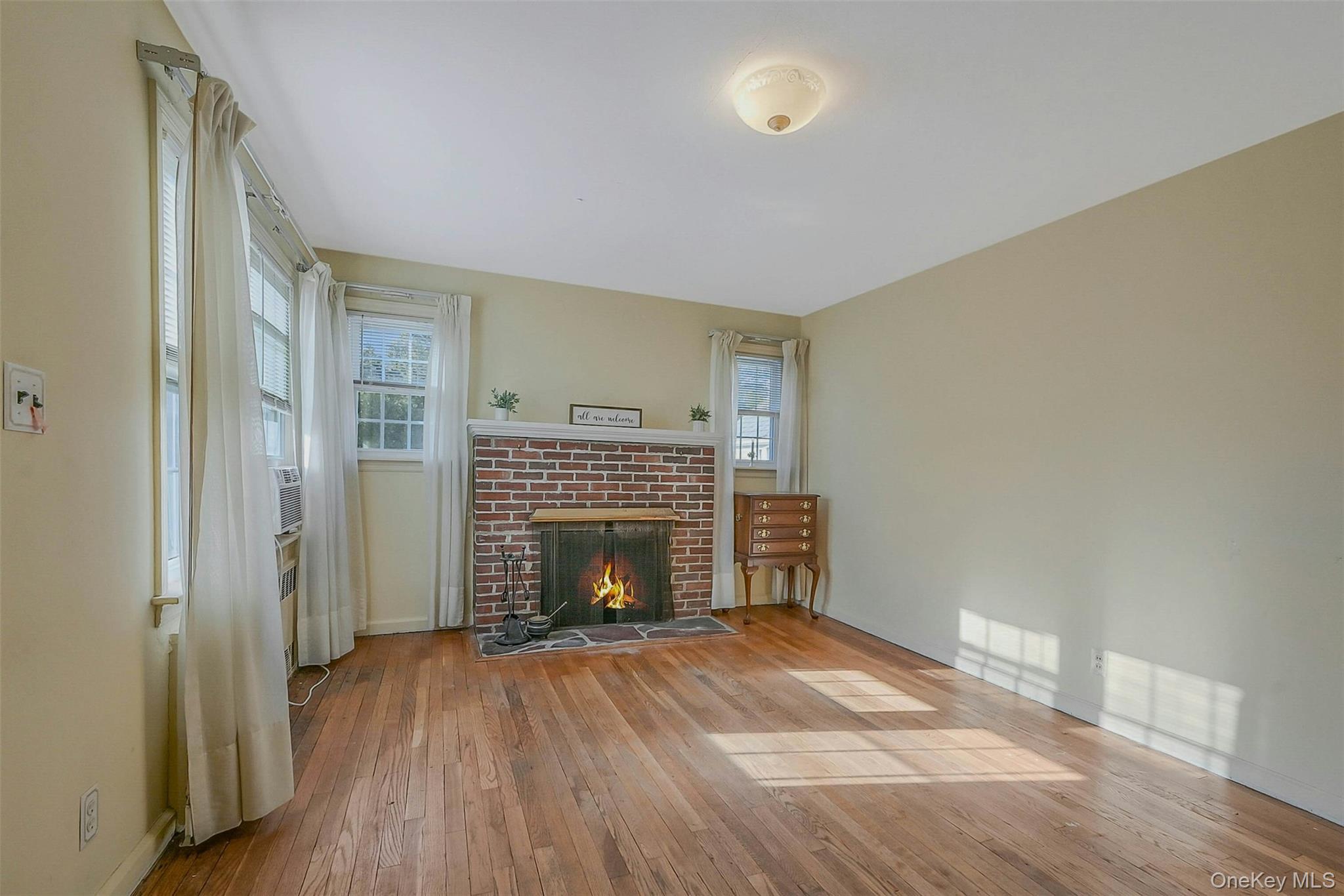 11 Doxsee Place, Islip, NY 11751