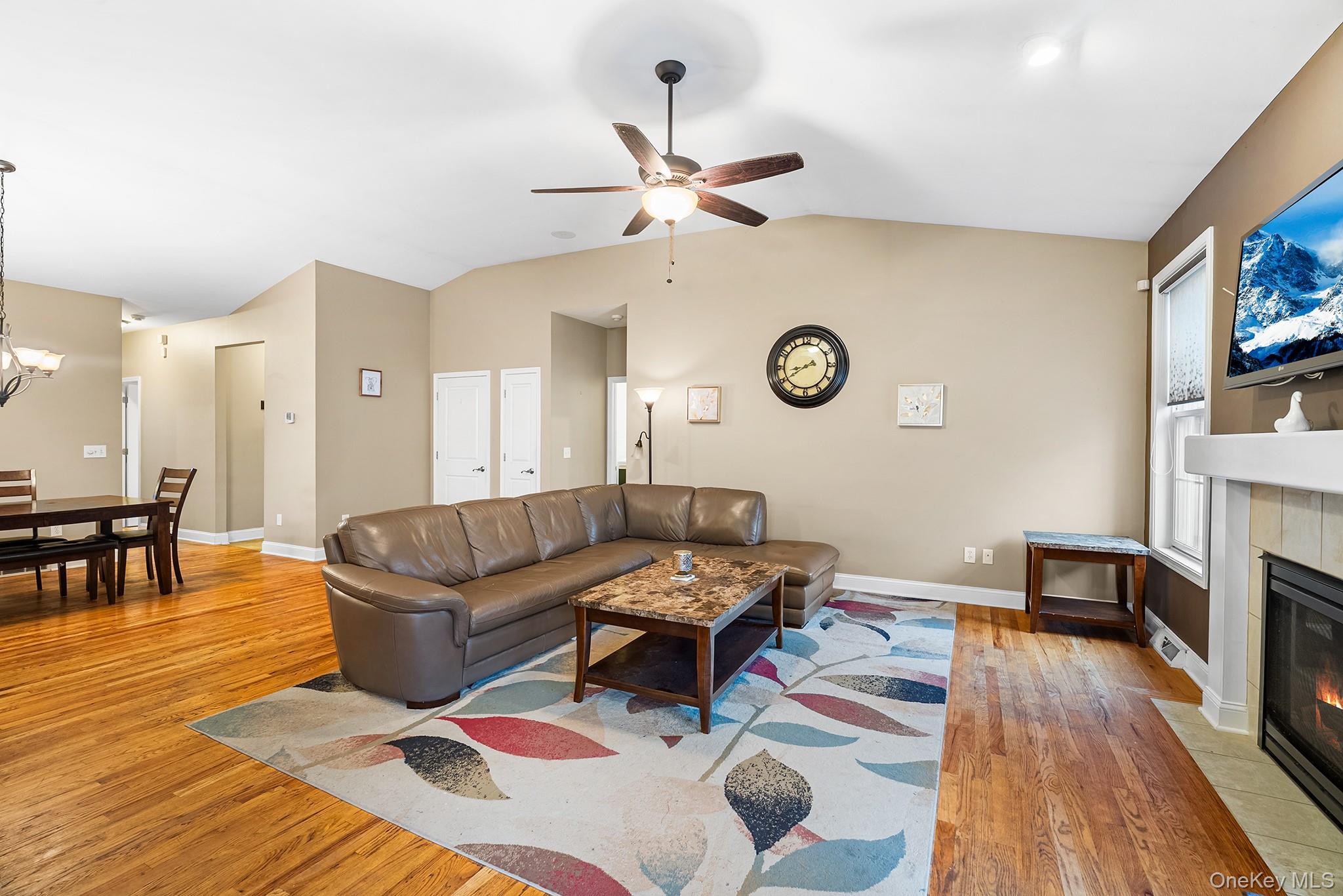 5 Matthews Court, Colonie, NY 12047