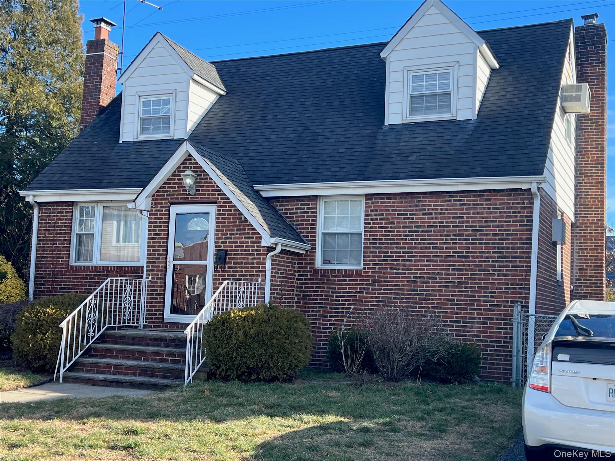 21 Oceanview Avenue, Valley Stream, NY 11581