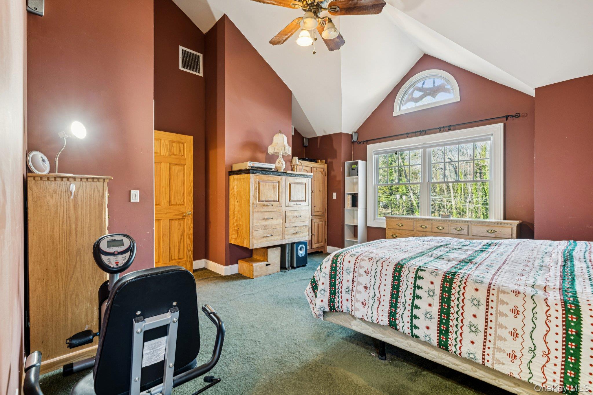 10 W Sanders Street, Greenlawn, NY 11740