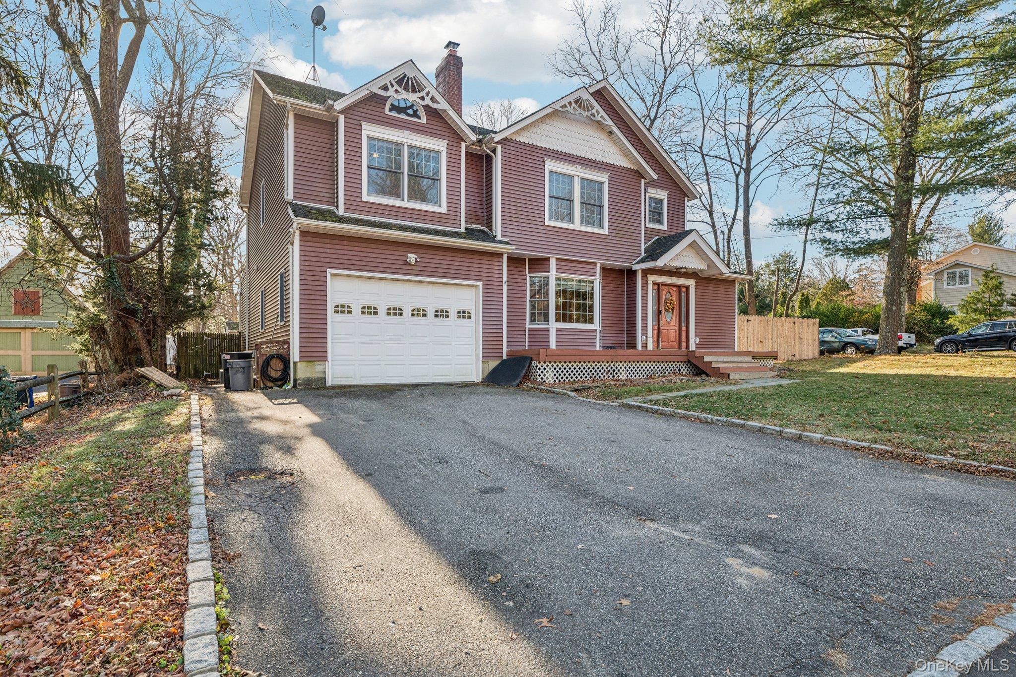 10 W Sanders Street, Greenlawn, NY 11740