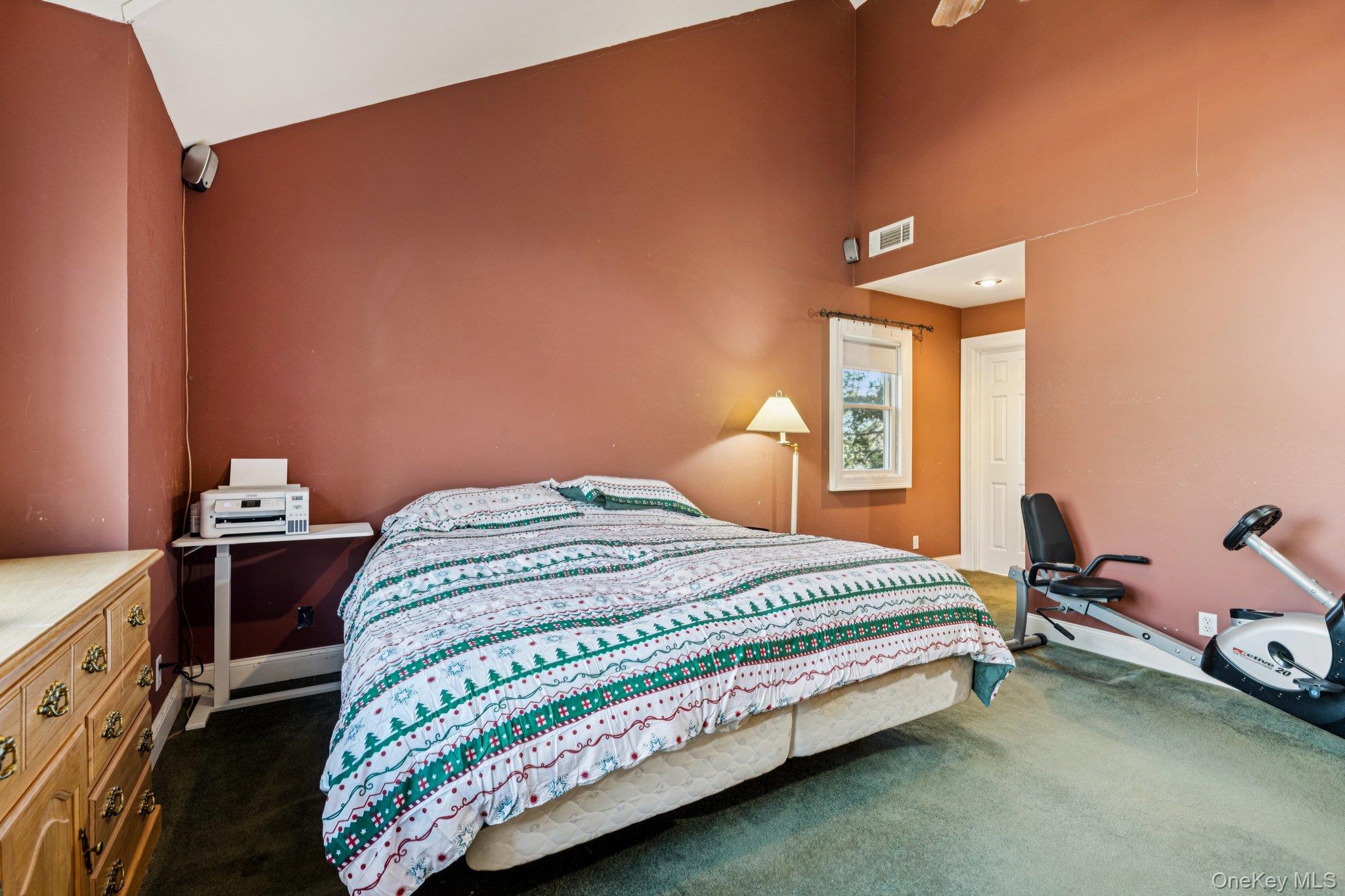 10 W Sanders Street, Greenlawn, NY 11740