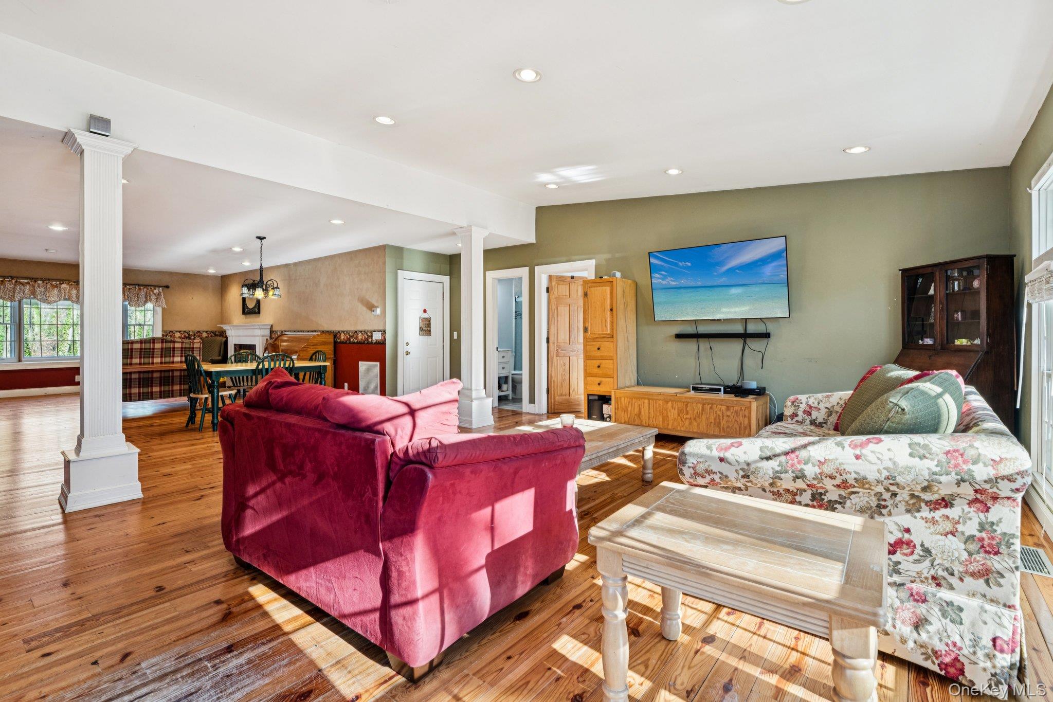 10 W Sanders Street, Greenlawn, NY 11740