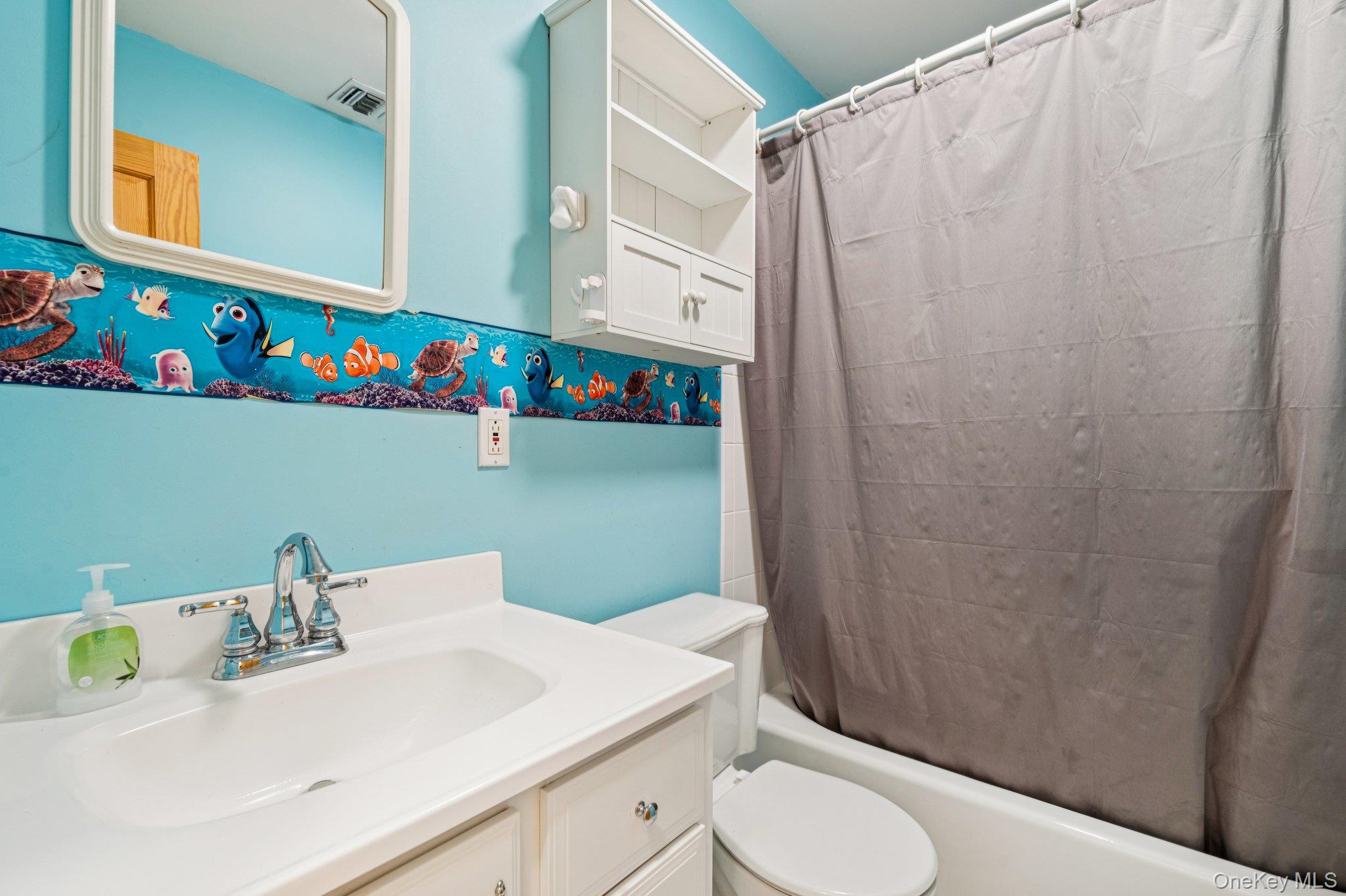 10 W Sanders Street, Greenlawn, NY 11740