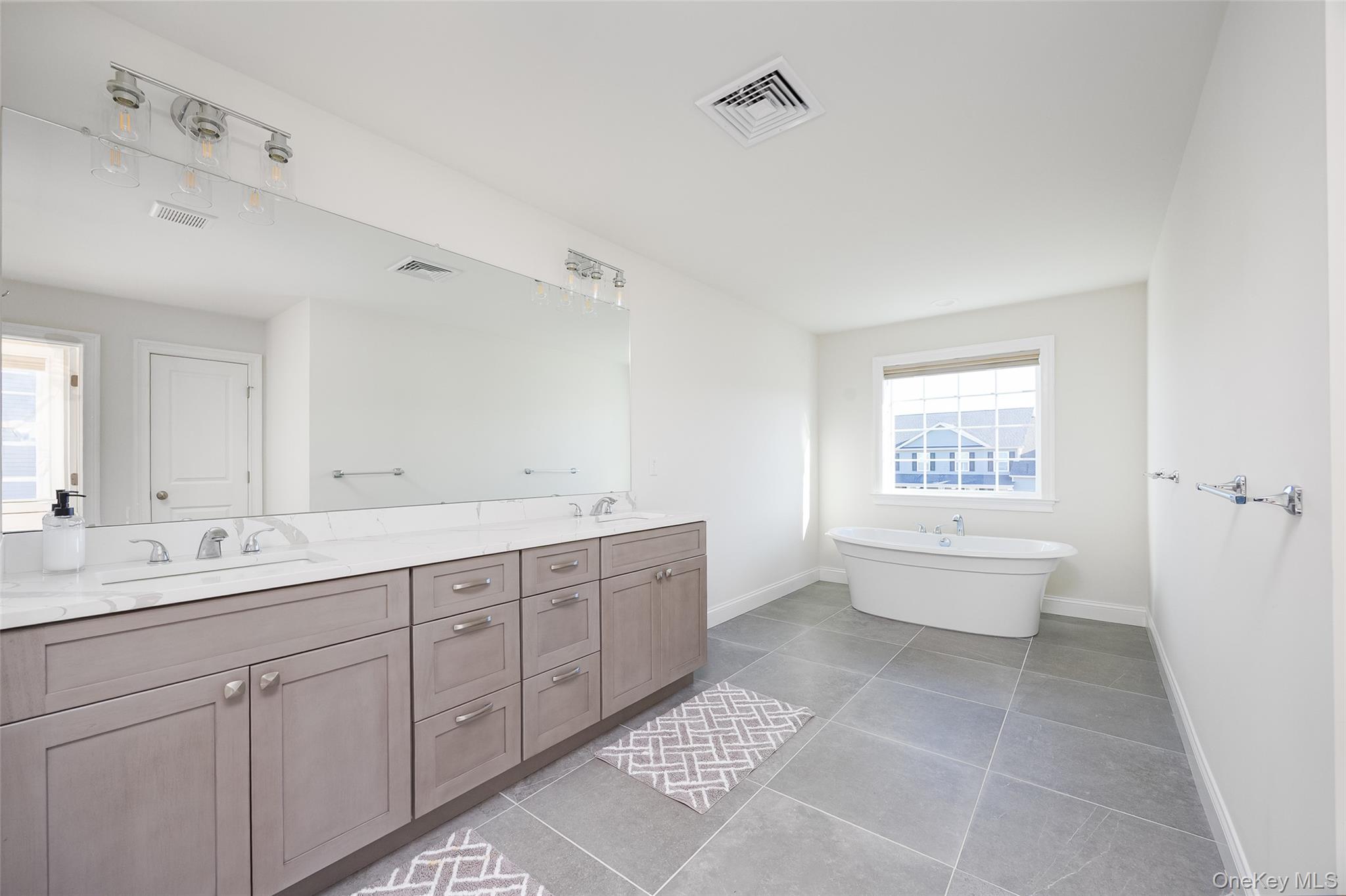 30 Kensington Lane, Poughkeepsie, NY 12603