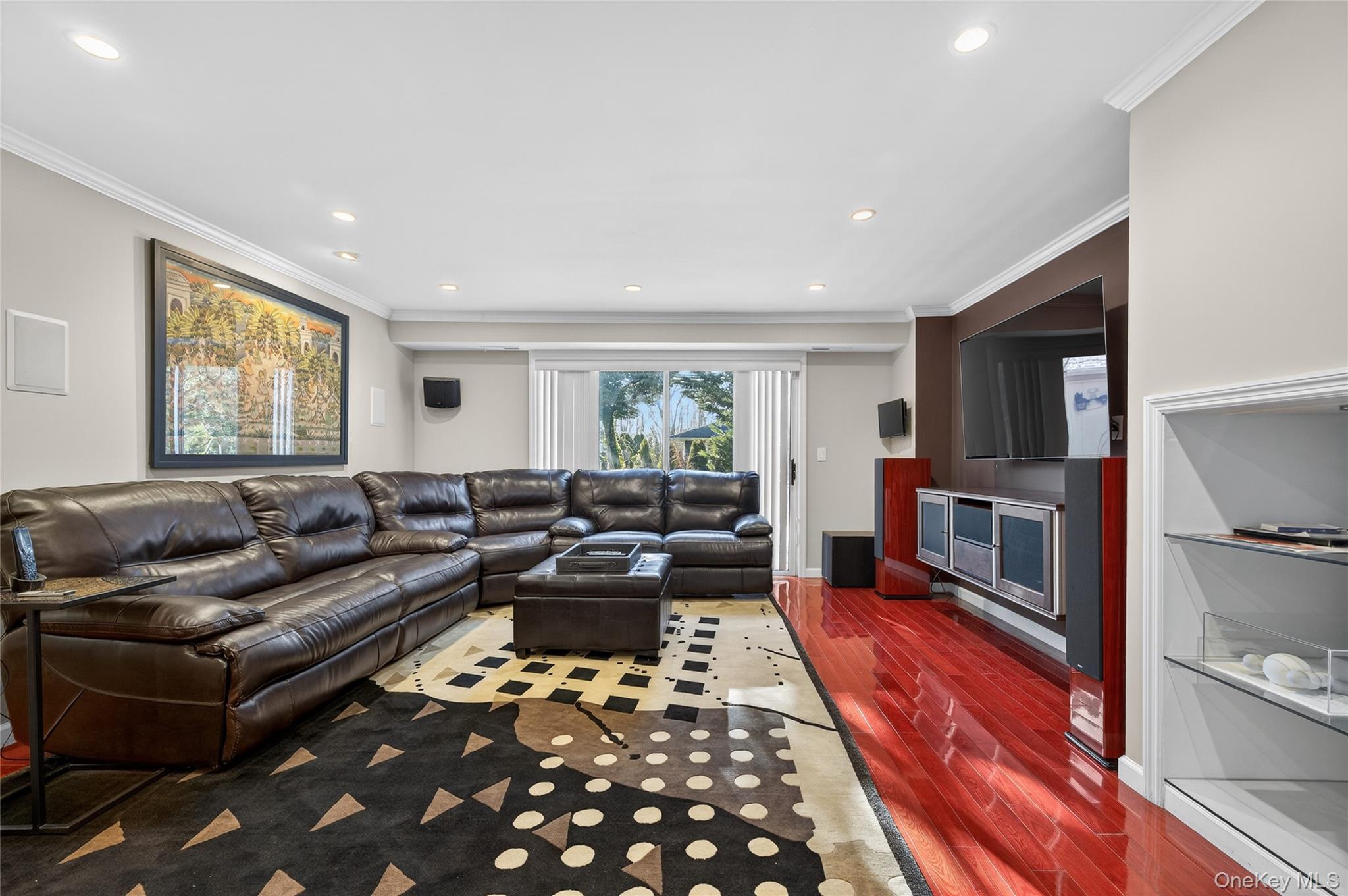 1 Peppermill Road, Roslyn, NY 11576