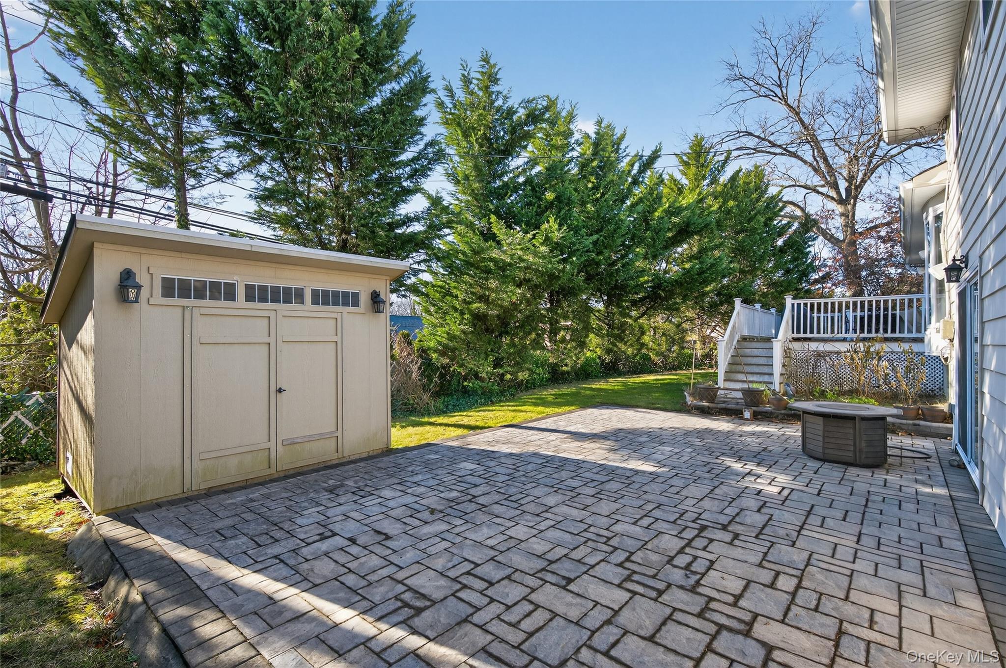 1 Peppermill Road, Roslyn, NY 11576