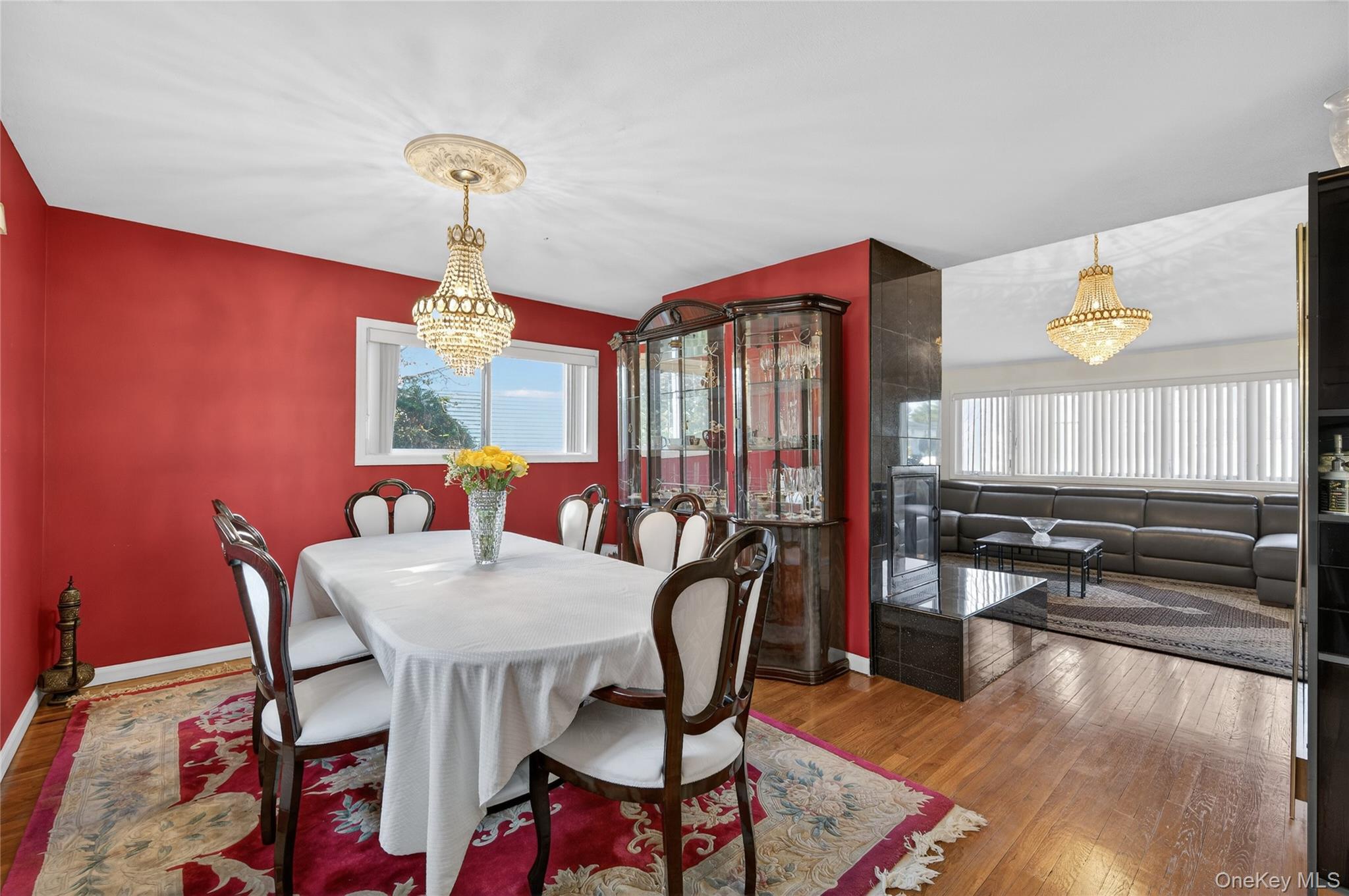 1 Peppermill Road, Roslyn, NY 11576