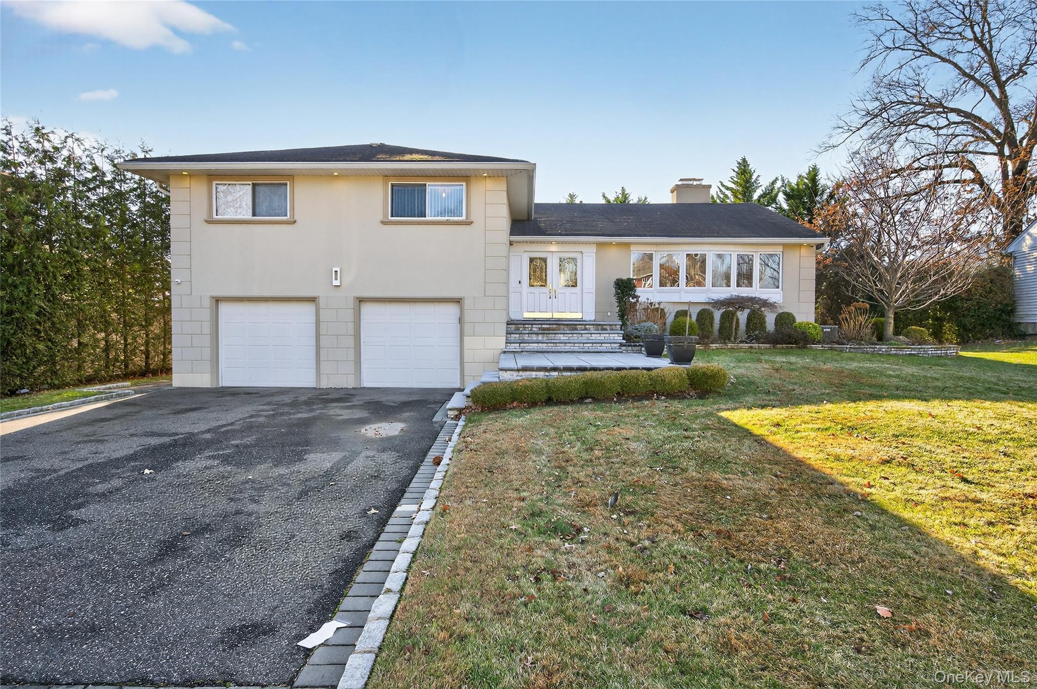 1 Peppermill Road, Roslyn, NY 11576