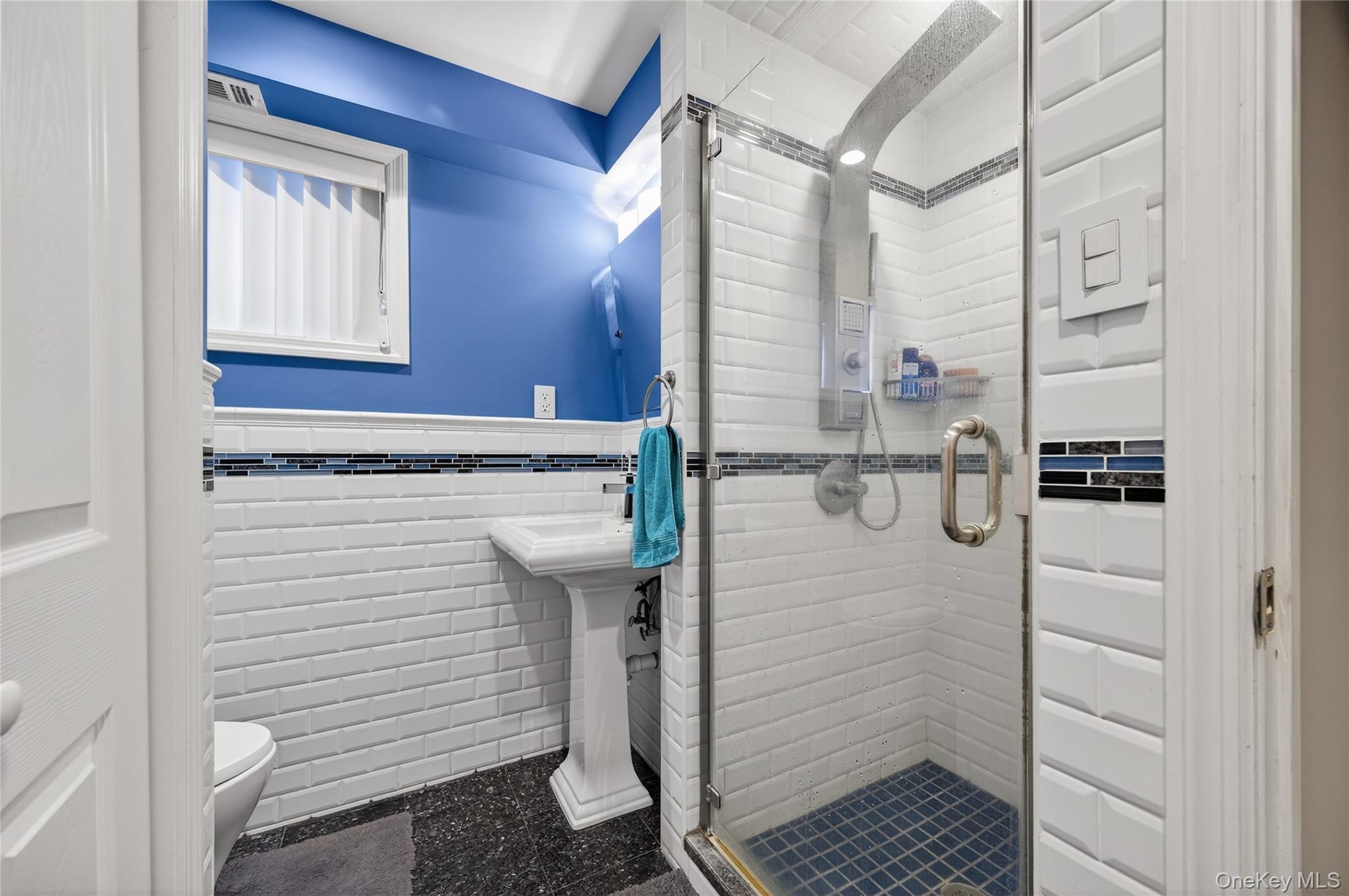 1 Peppermill Road, Roslyn, NY 11576