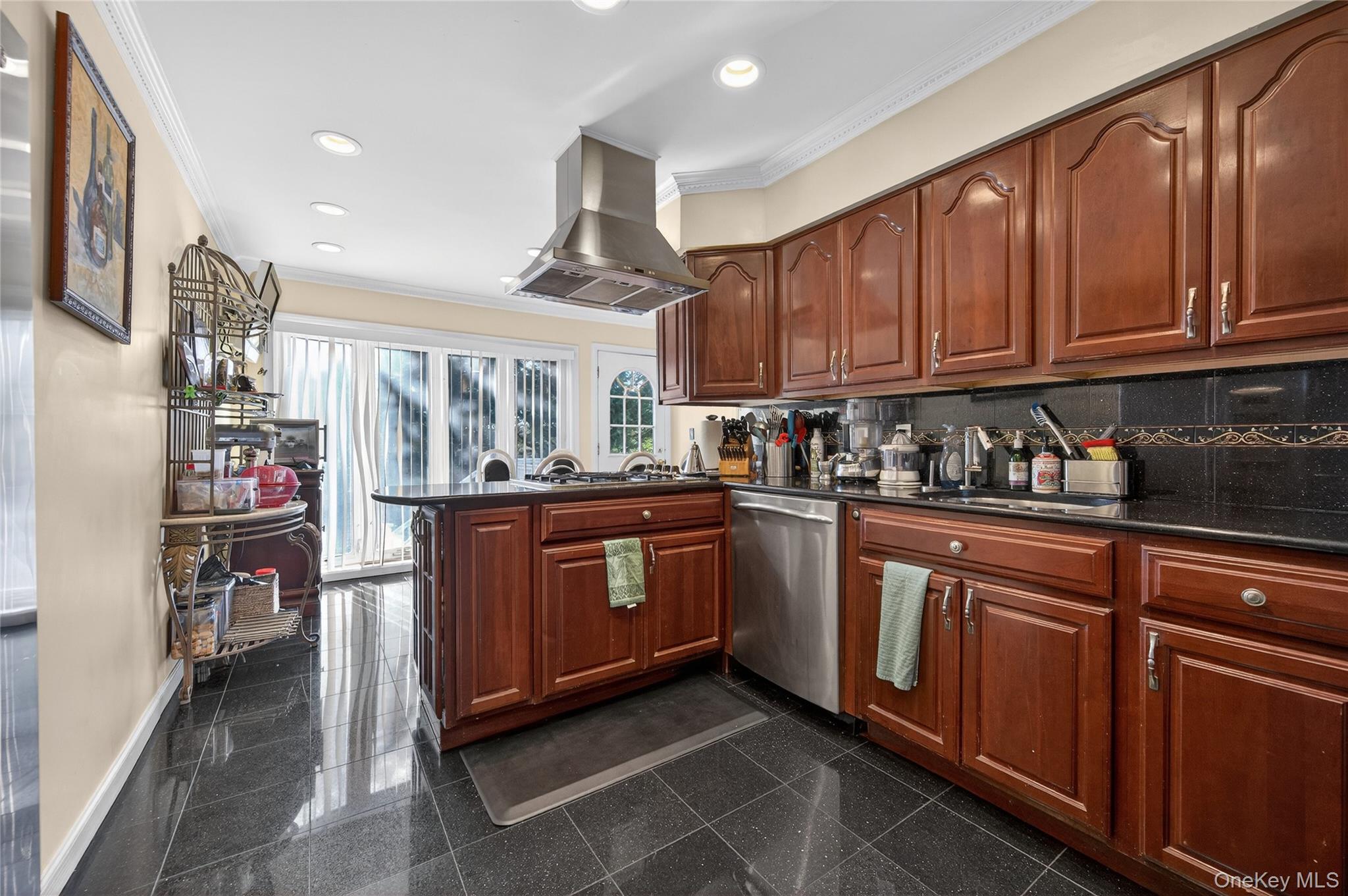 1 Peppermill Road, Roslyn, NY 11576