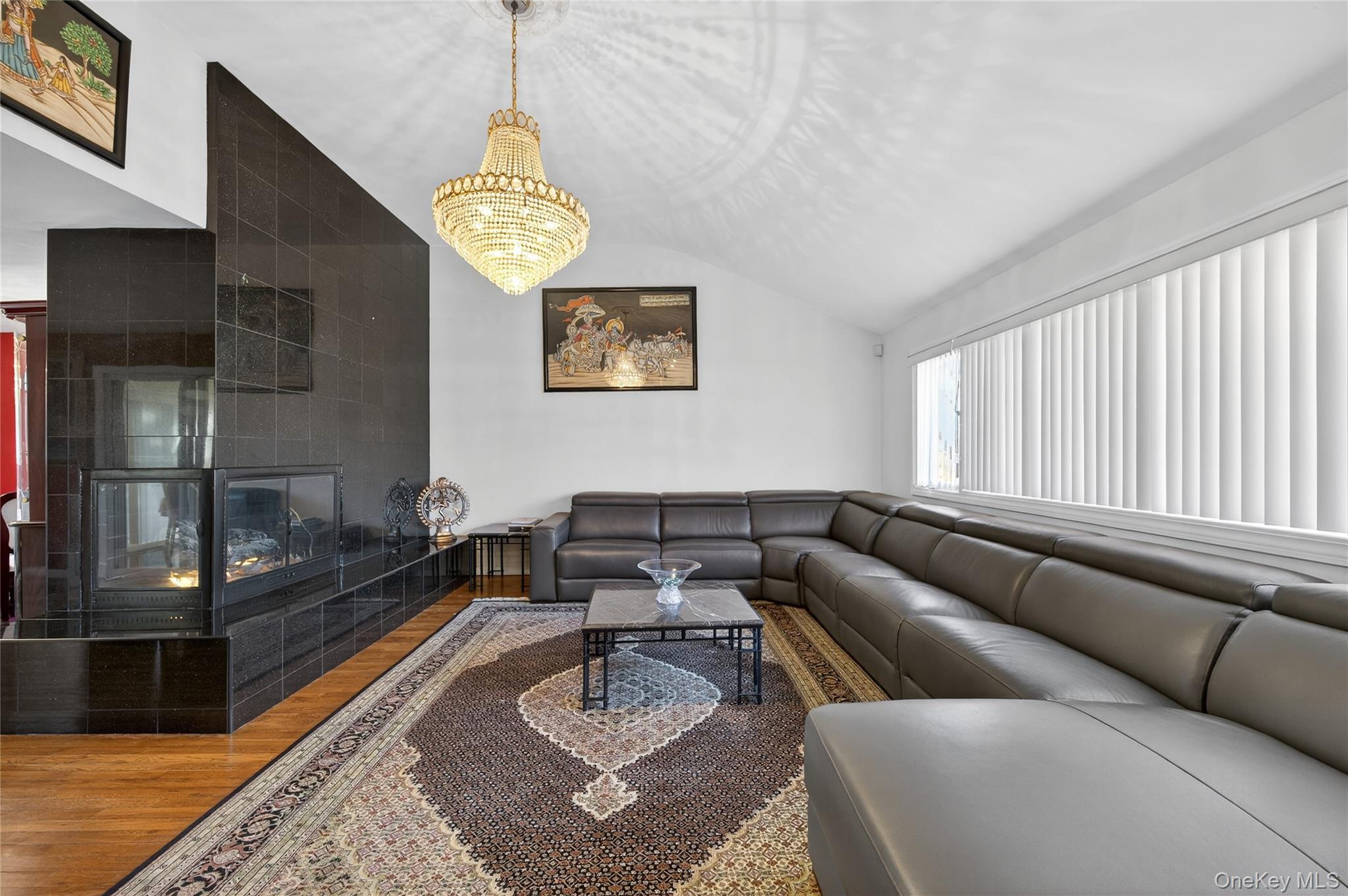 1 Peppermill Road, Roslyn, NY 11576