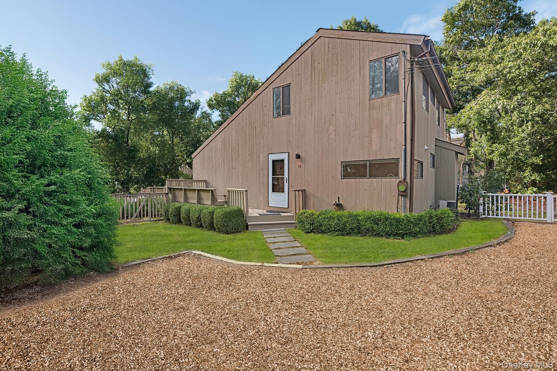 12 Wooded Oak Lane, East Hampton, NY 11937