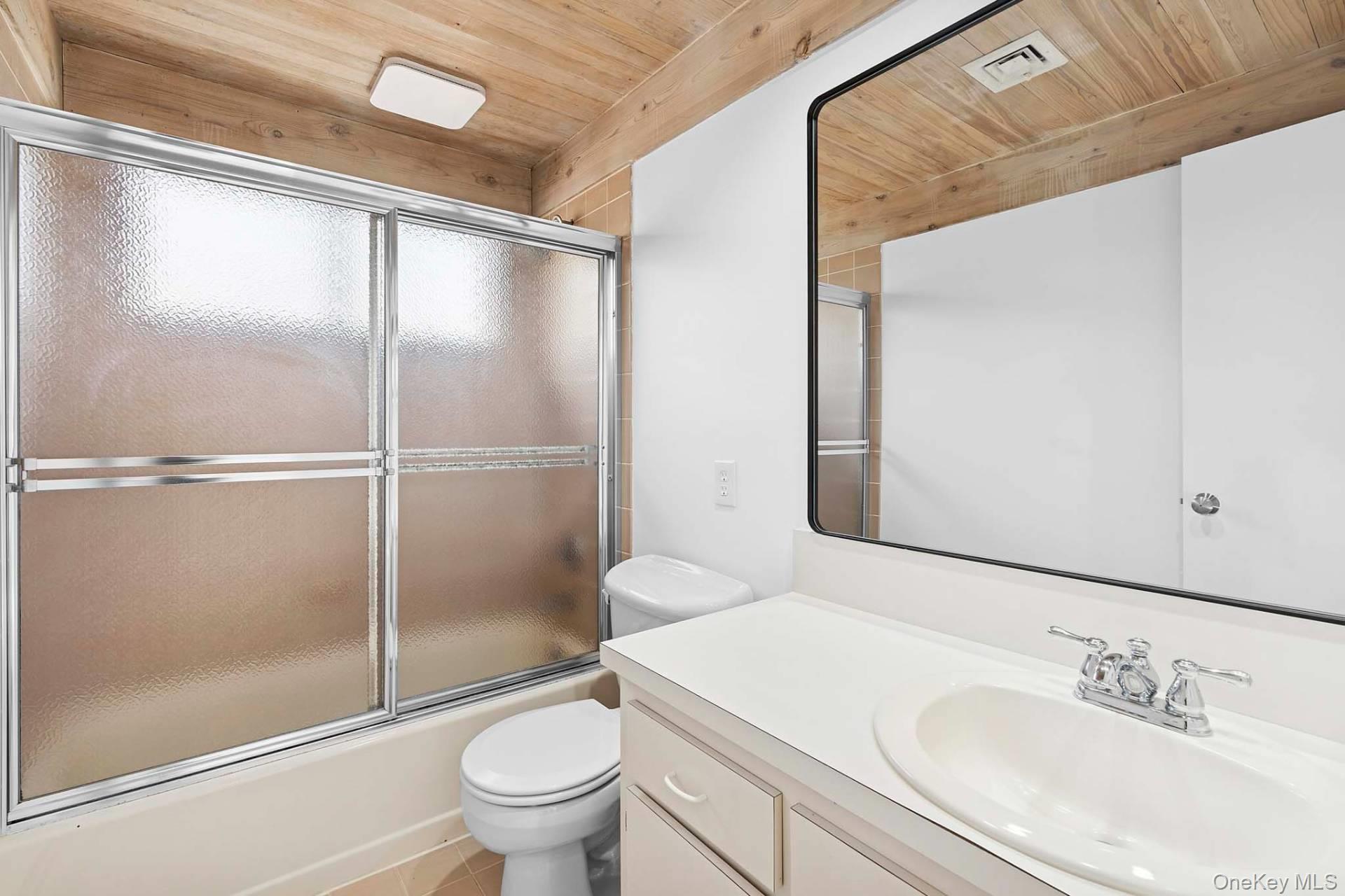 12 Wooded Oak Lane, East Hampton, NY 11937