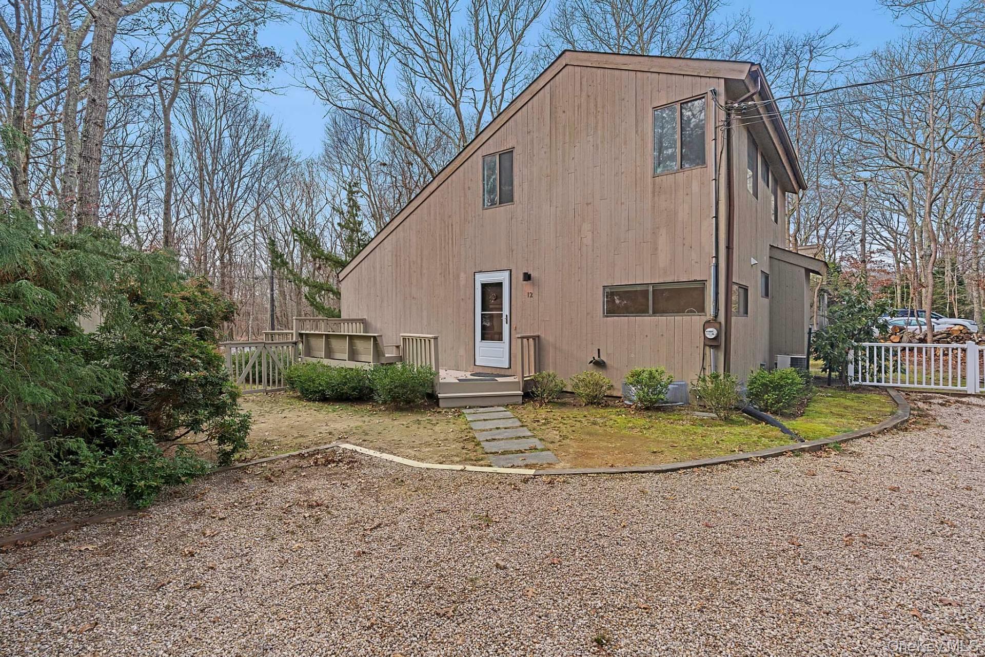 12 Wooded Oak Lane, East Hampton, NY 11937