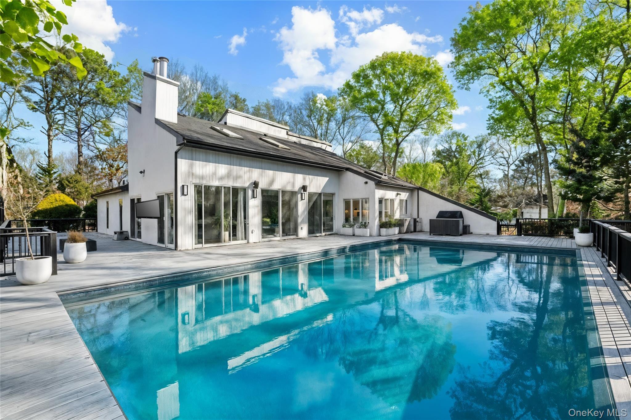 7 Midhampton Court, Quogue, NY 11959