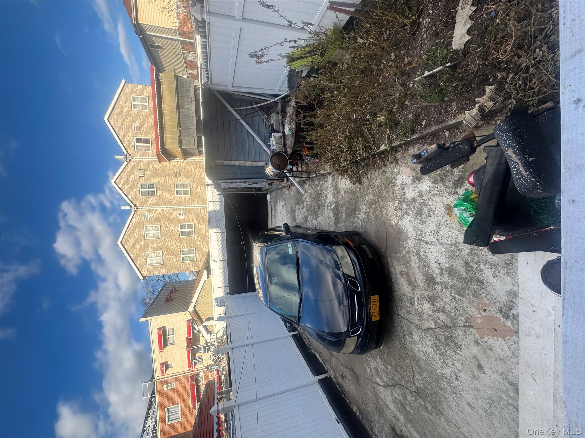 933 E 221st Street, Bronx, NY 10469