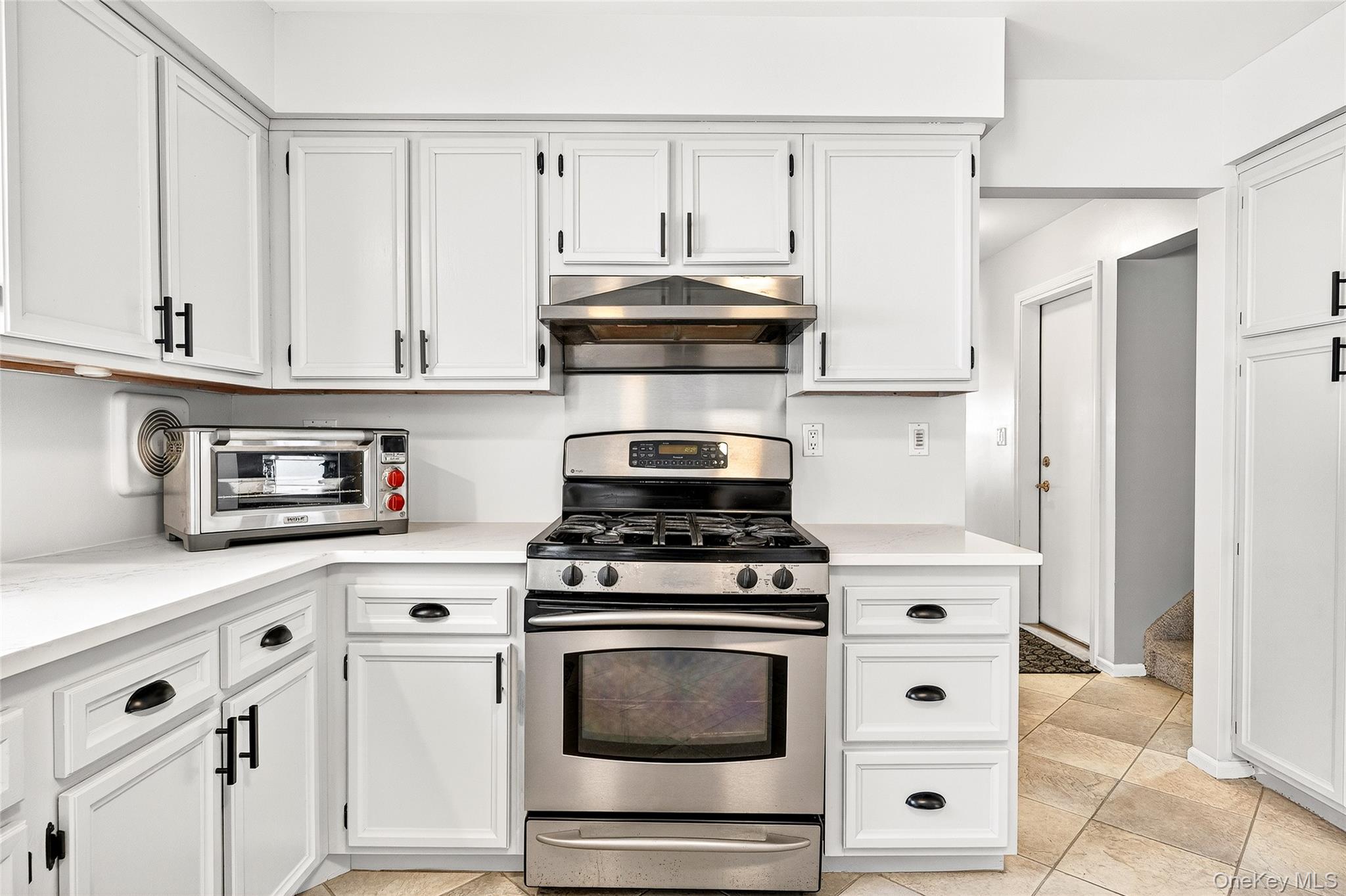 8 Lynch Court, Garnerville, NY 10923