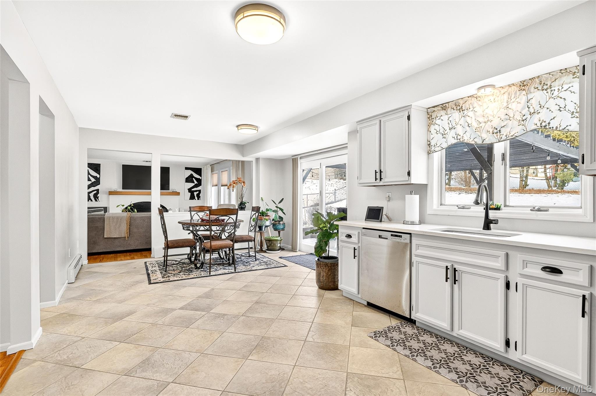 8 Lynch Court, Garnerville, NY 10923