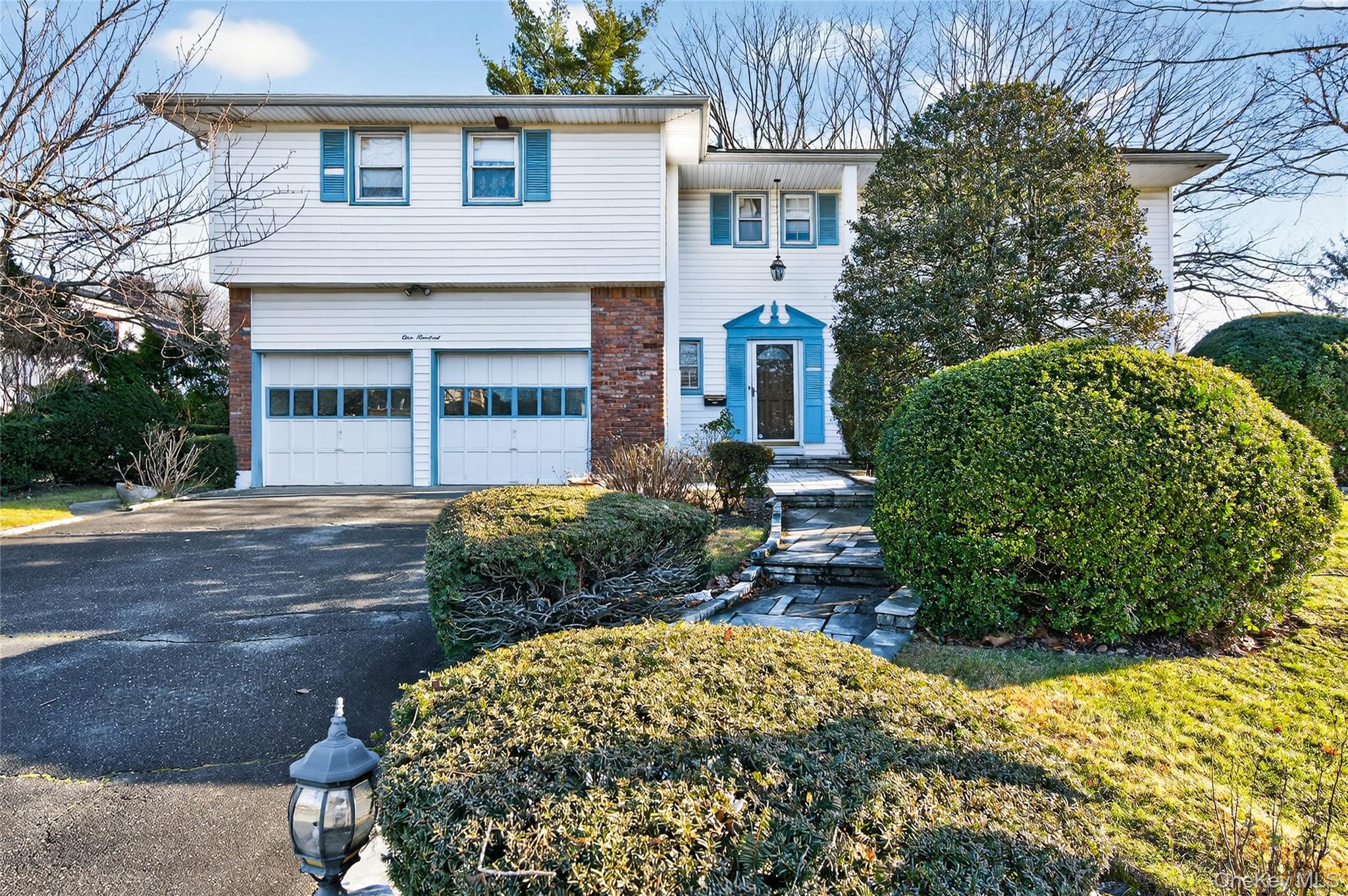 100 Birch Hill Drive, Albertson, NY 11576