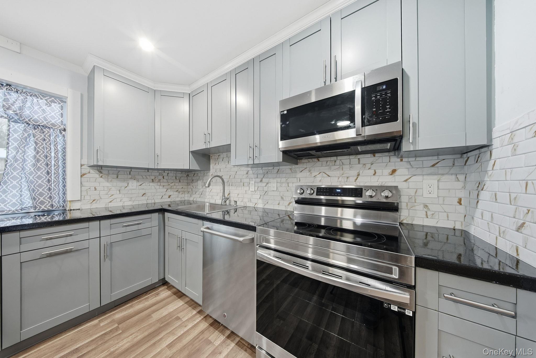 17 Elizabeth Way, Kiamesha Lake, NY 12751