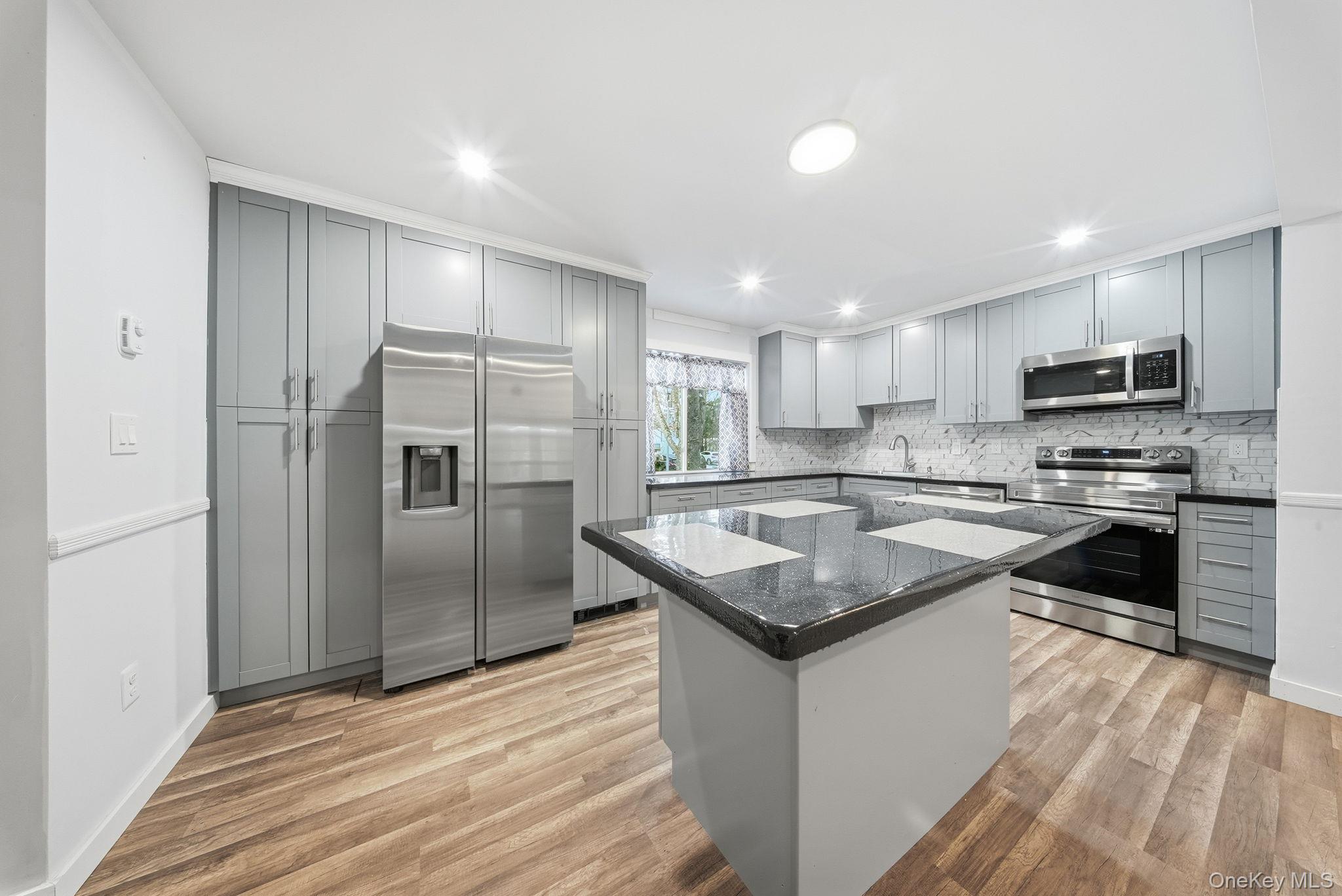 17 Elizabeth Way, Kiamesha Lake, NY 12751