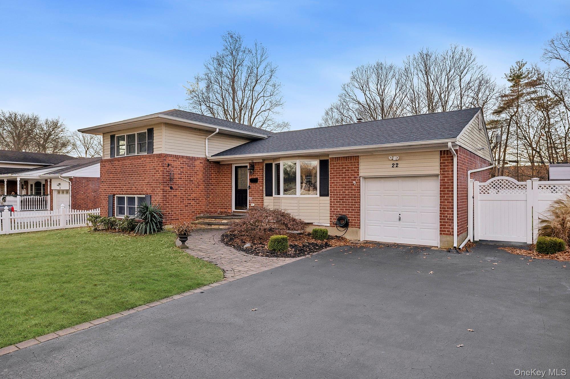 22 Niagara Lane, Commack, NY 11725