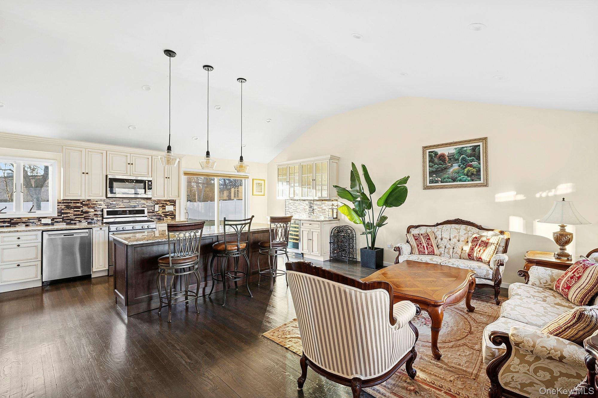 22 Niagara Lane, Commack, NY 11725