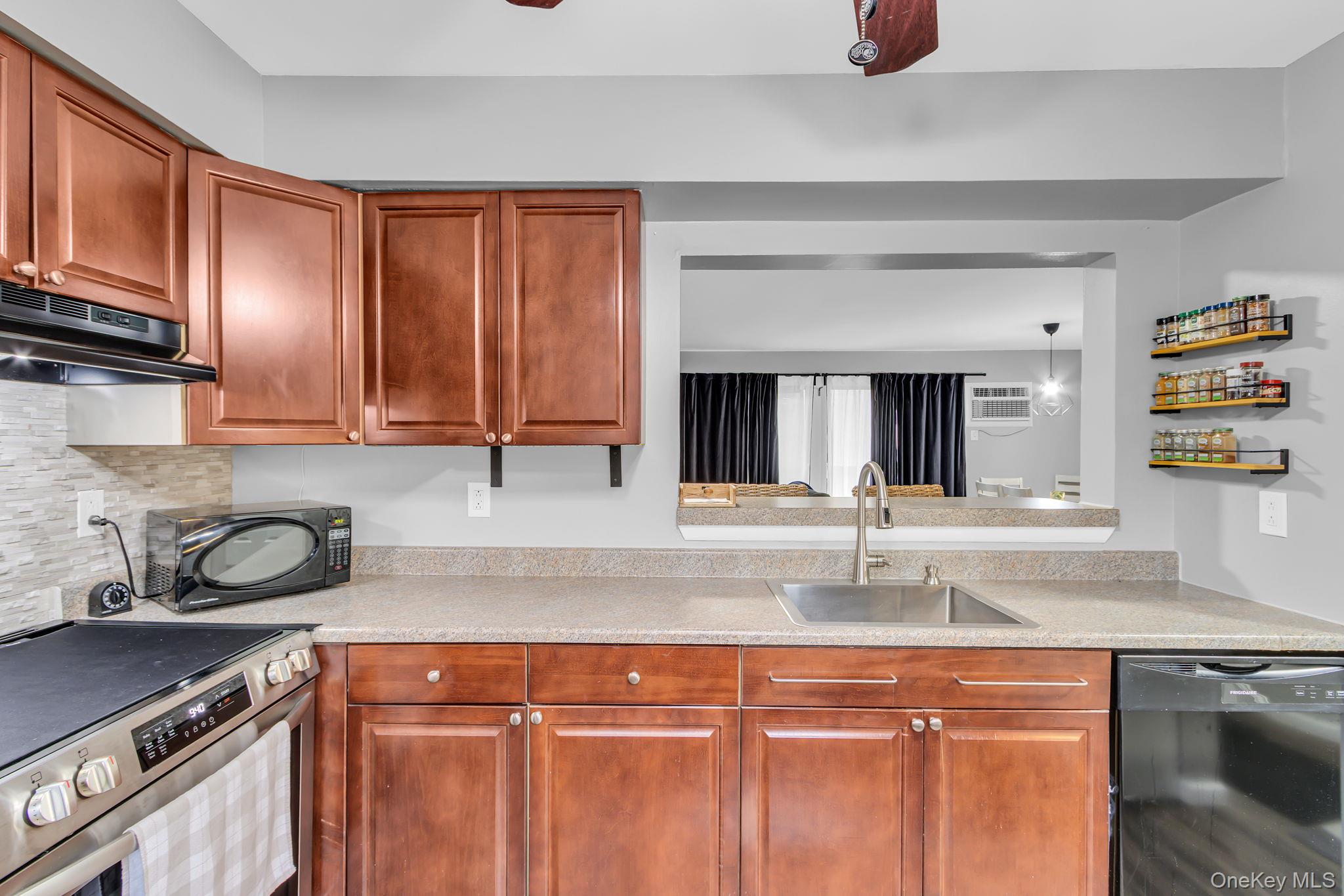 3408 Chelsea Cove S, Hopewell Junction, NY 12533